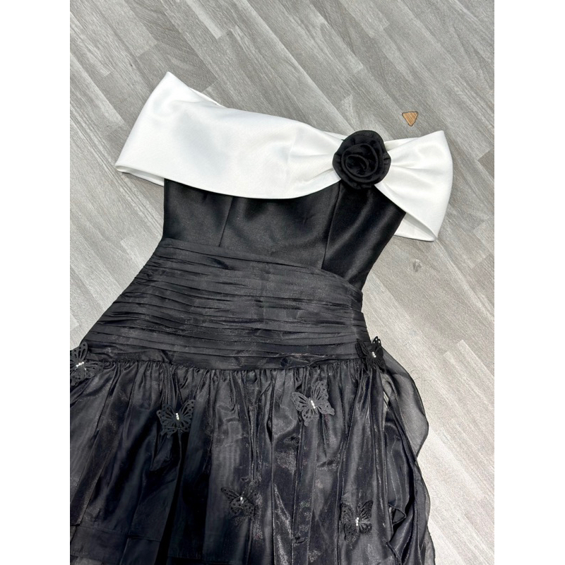 Mô tả Wonderhouse Suri Dress Đầm trễ vai phối trắng xếp ly dự tiệc dạo phố nữ tính - 5