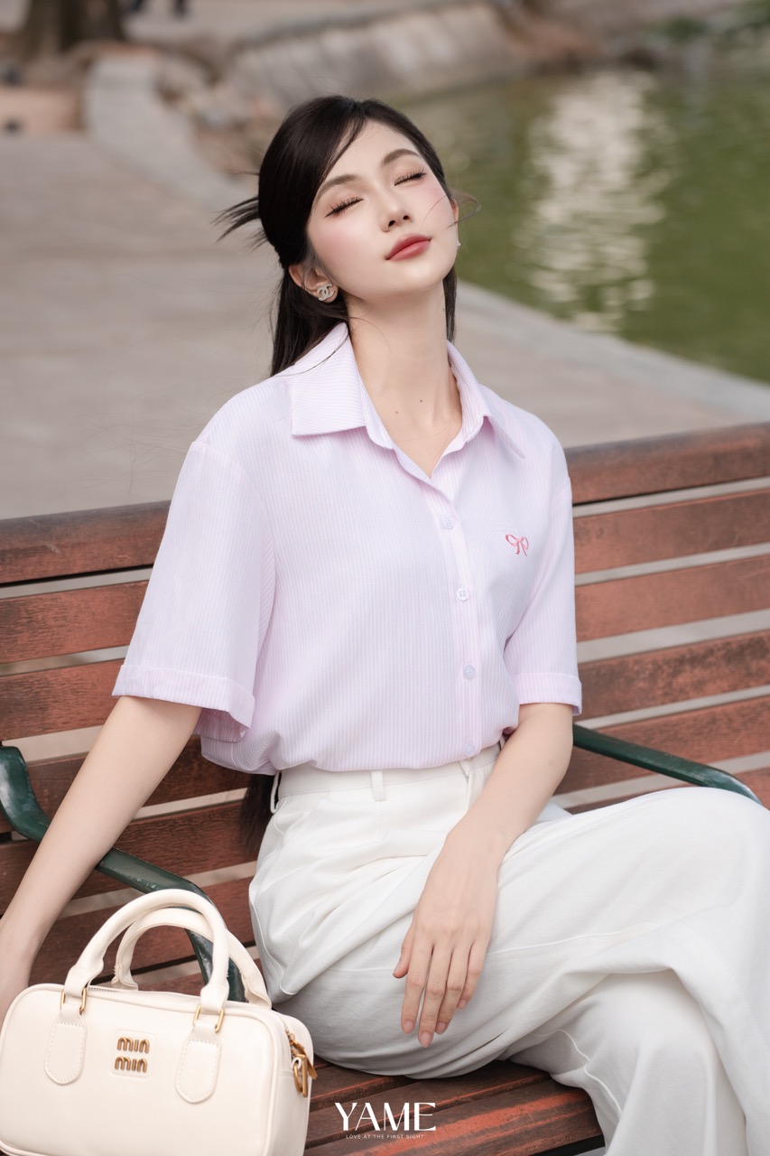Mô tả Áo sơ mi nữ ngắn tay kẻ sọc hồng pastel thêu nơ vải mềm mịn không nhăn YAME YA436 - 1