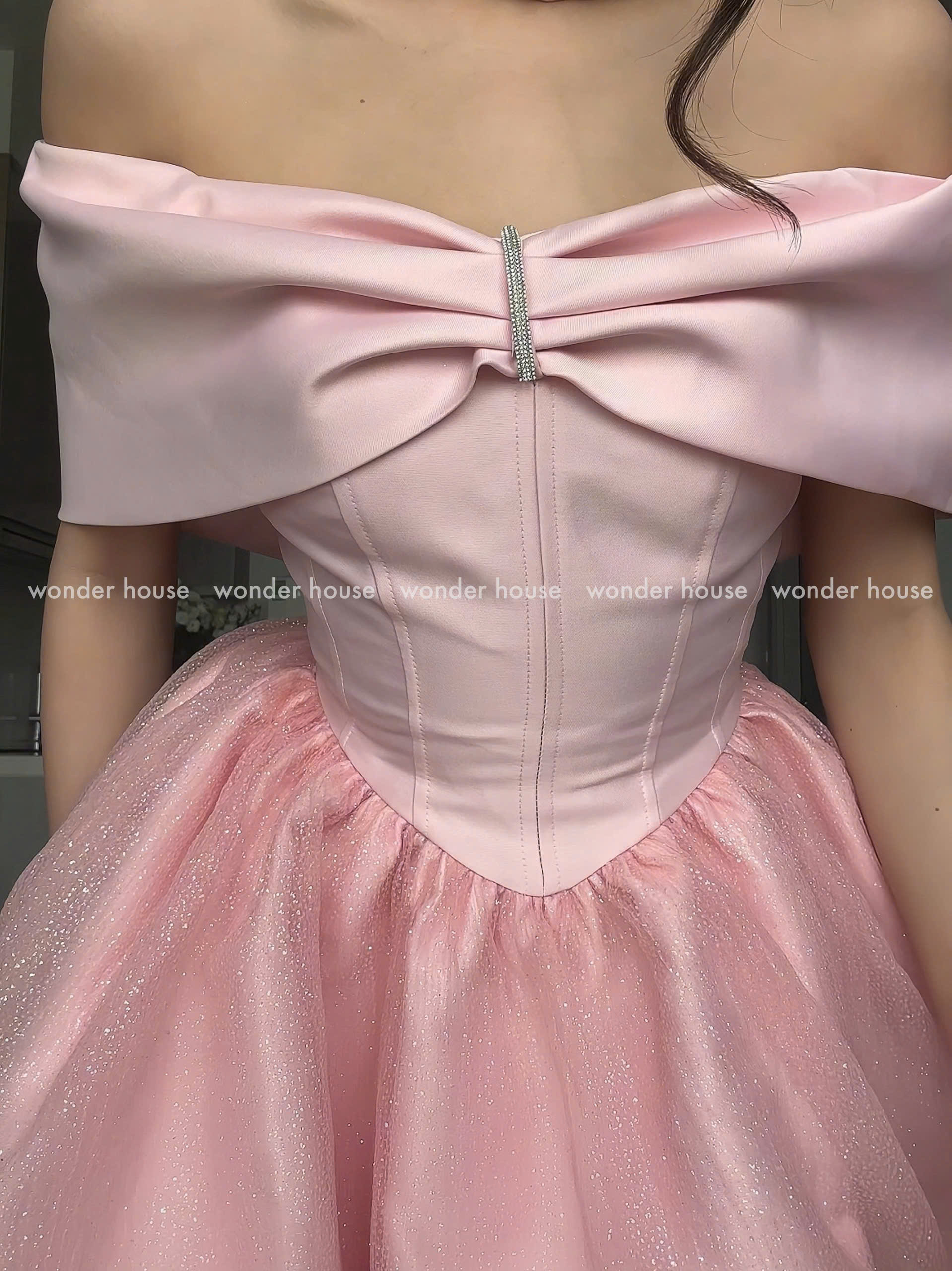 Mô tả Larose Dress Wonderhouse Đầm trễ vai dáng bí chất vải dày dặn phối vải tơ kim tuyết lấp lánh dự tiệc sang trọng - 5