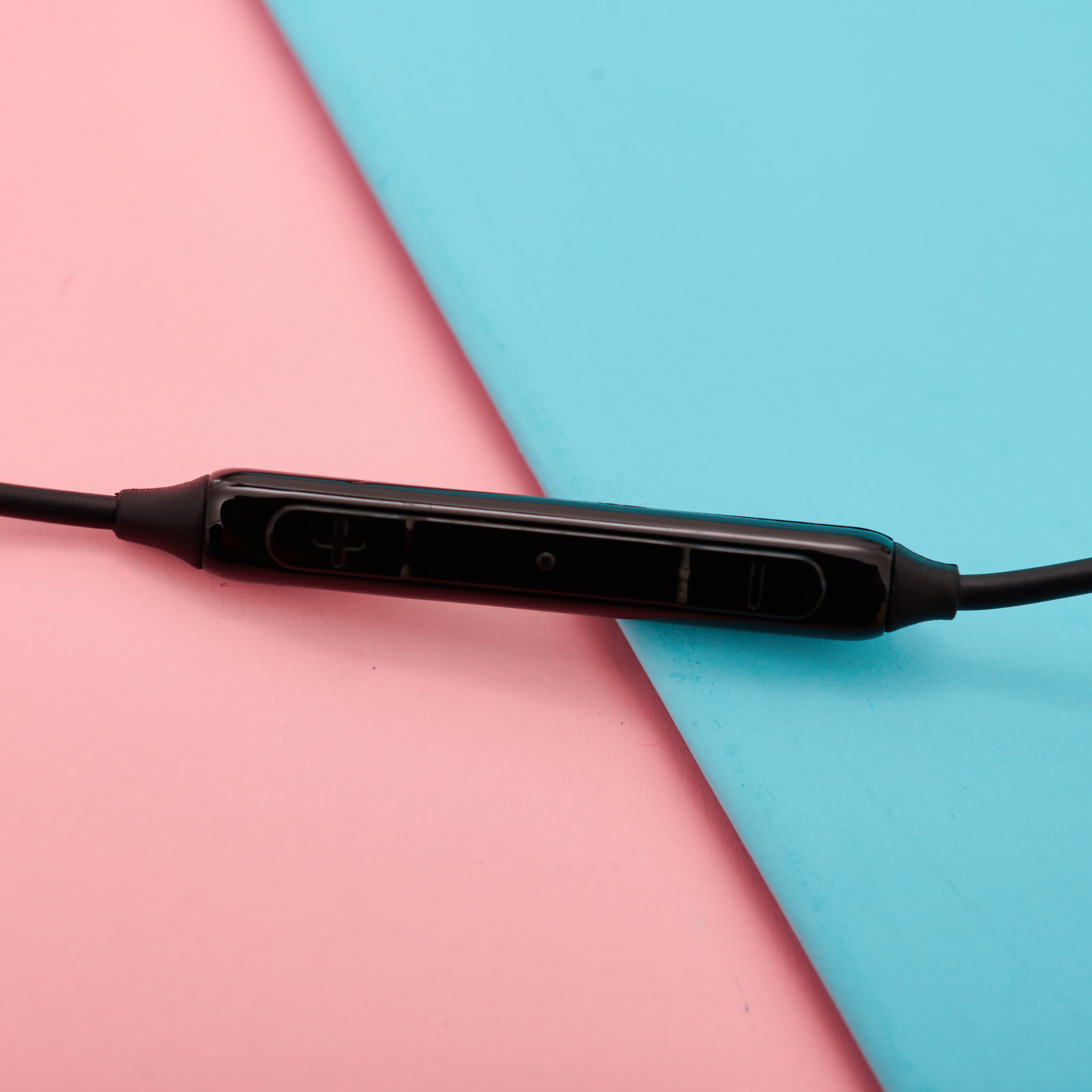 Mô tả Tai nghe AKG cho Samsung Galaxy S10 - Hàng Chính Hãng - 2