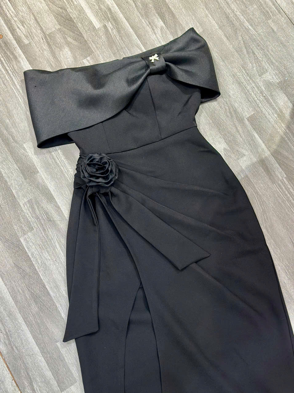 Mô tả Vivian Dress Wonderhouse Đầm trễ vai dáng dài xếp ly chất vải dày dặn dự tiệc sang chảnh, dạo phố nữ tính - 3