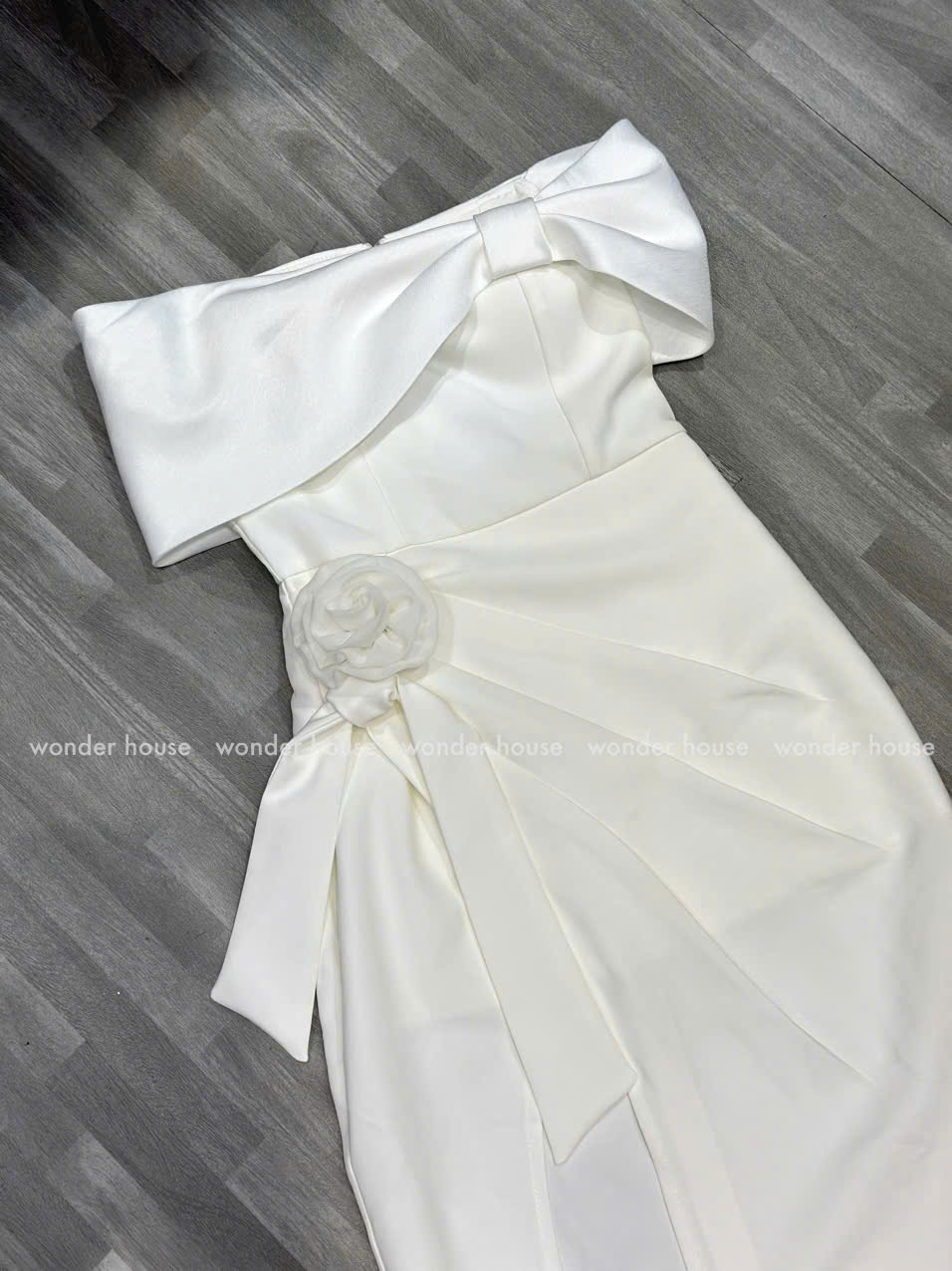 Mô tả Vivian Dress Wonderhouse Đầm trễ vai dáng dài xếp ly chất vải dày dặn dự tiệc sang chảnh, dạo phố nữ tính - 1