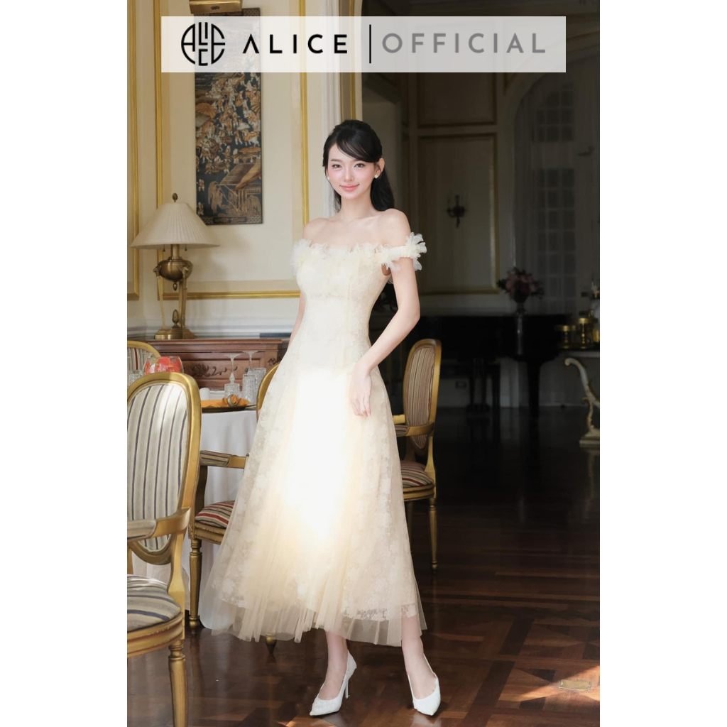Chi tiết hoa đính nổi váy ren ALICE V1244