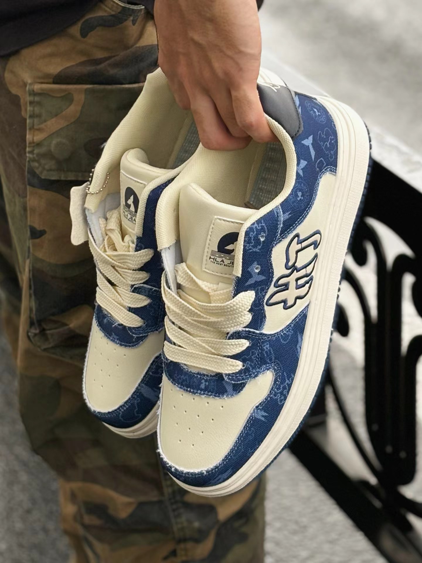 Mô tả Giày sneaker nam nữ unisex HLA Jeans màu trắng xanh chính hãng, kiểu dáng thời trang đơn giản thoáng khí, đế cao su êm m - 2