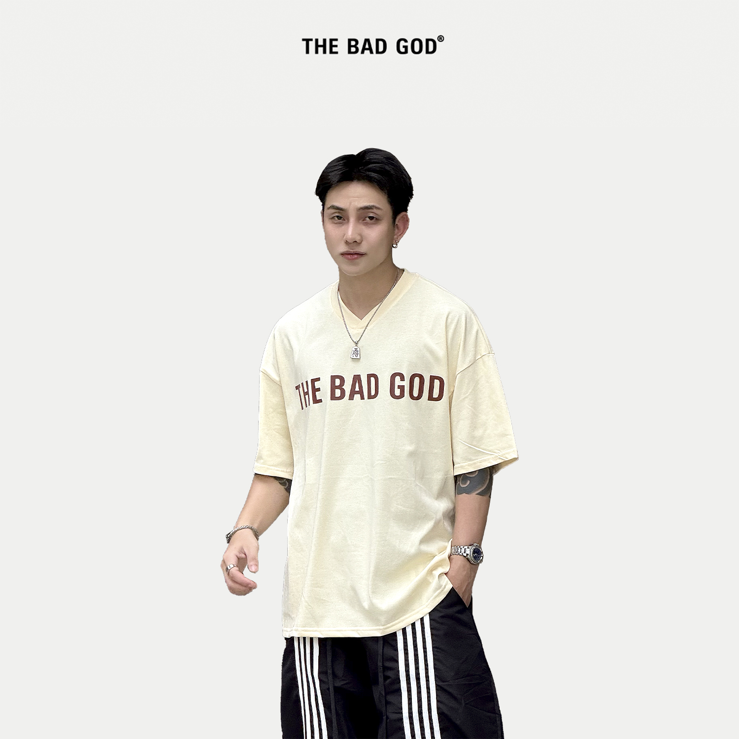 Mô tả Áo thun The Bad God Adventure cổ V cotton thời trang nam nữ boy phố - 1