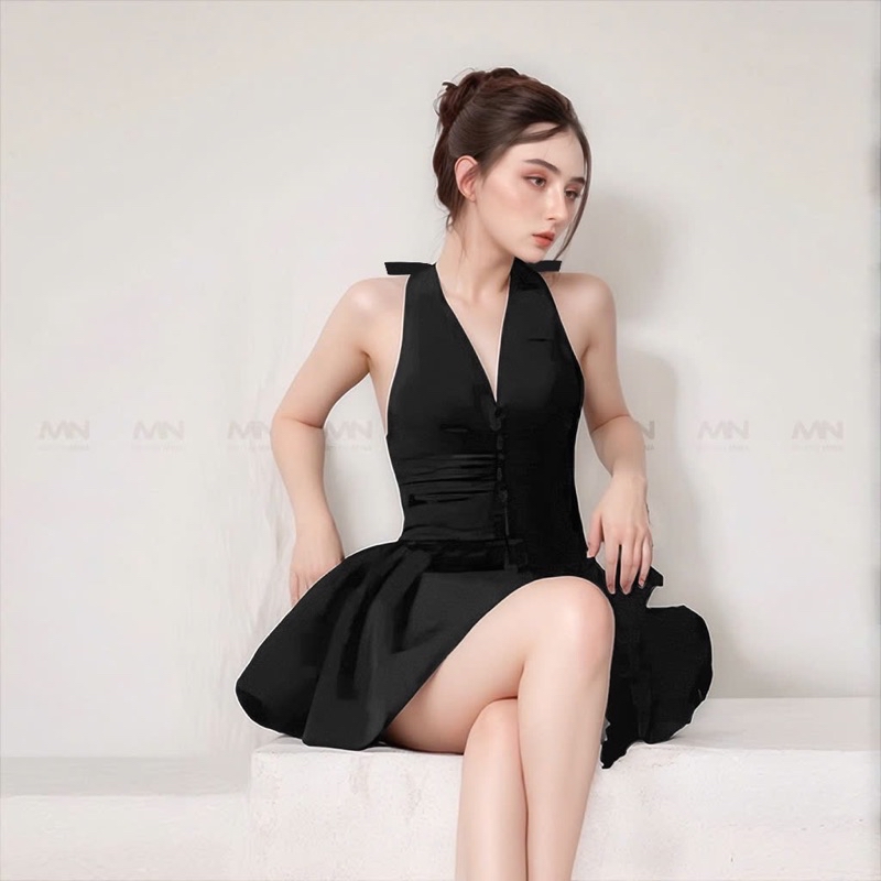 Mô tả Đầm dự tiệc MINA hở lưng dáng xoè ngắn quyến rũ chất Cotton màu đen MN303 - 3