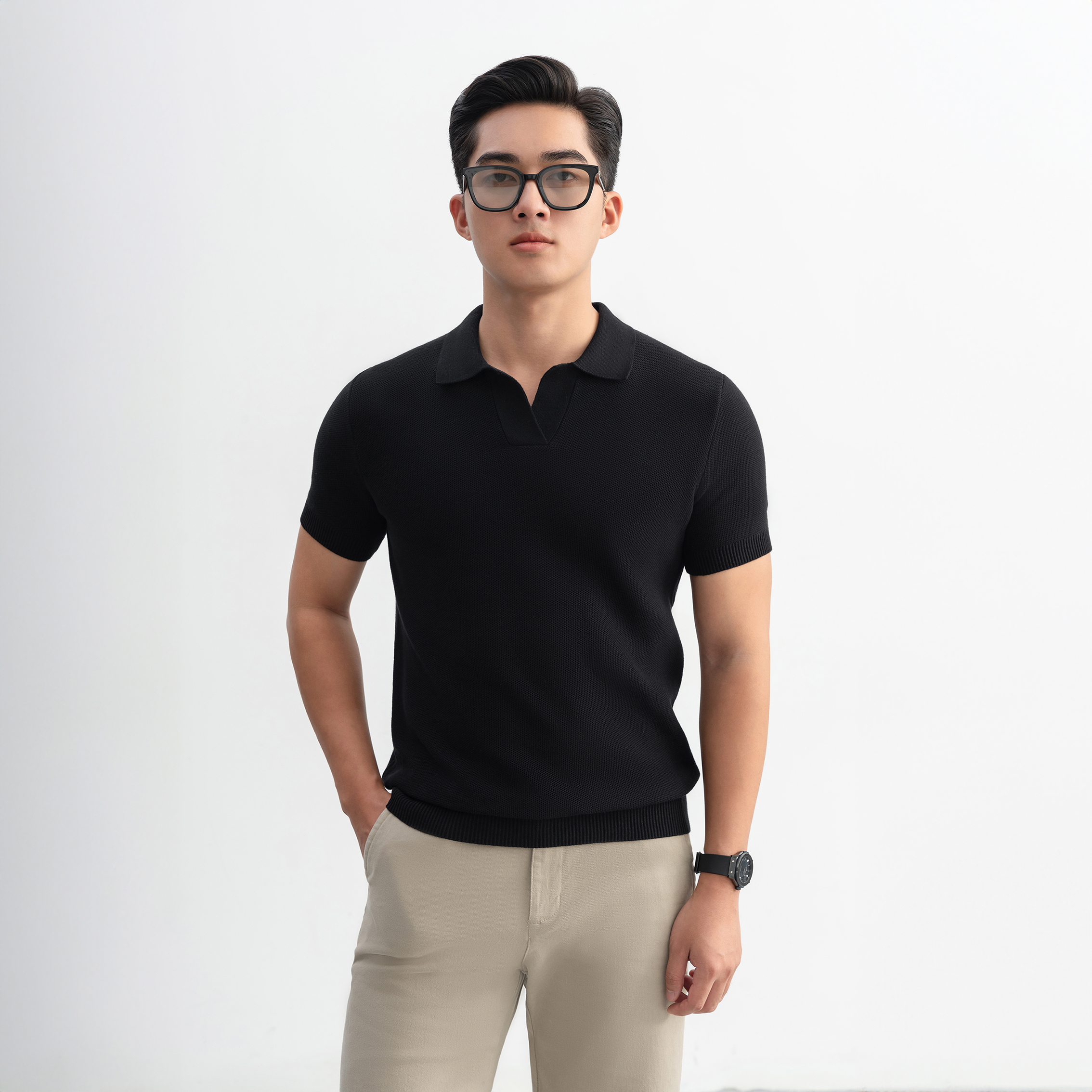 Mô tả Áo polo LEN DỆT KIM nam V-neck Knit vải dệt tổ ong phối màu neutral thanh lịch LEEVUS APL335 - 1