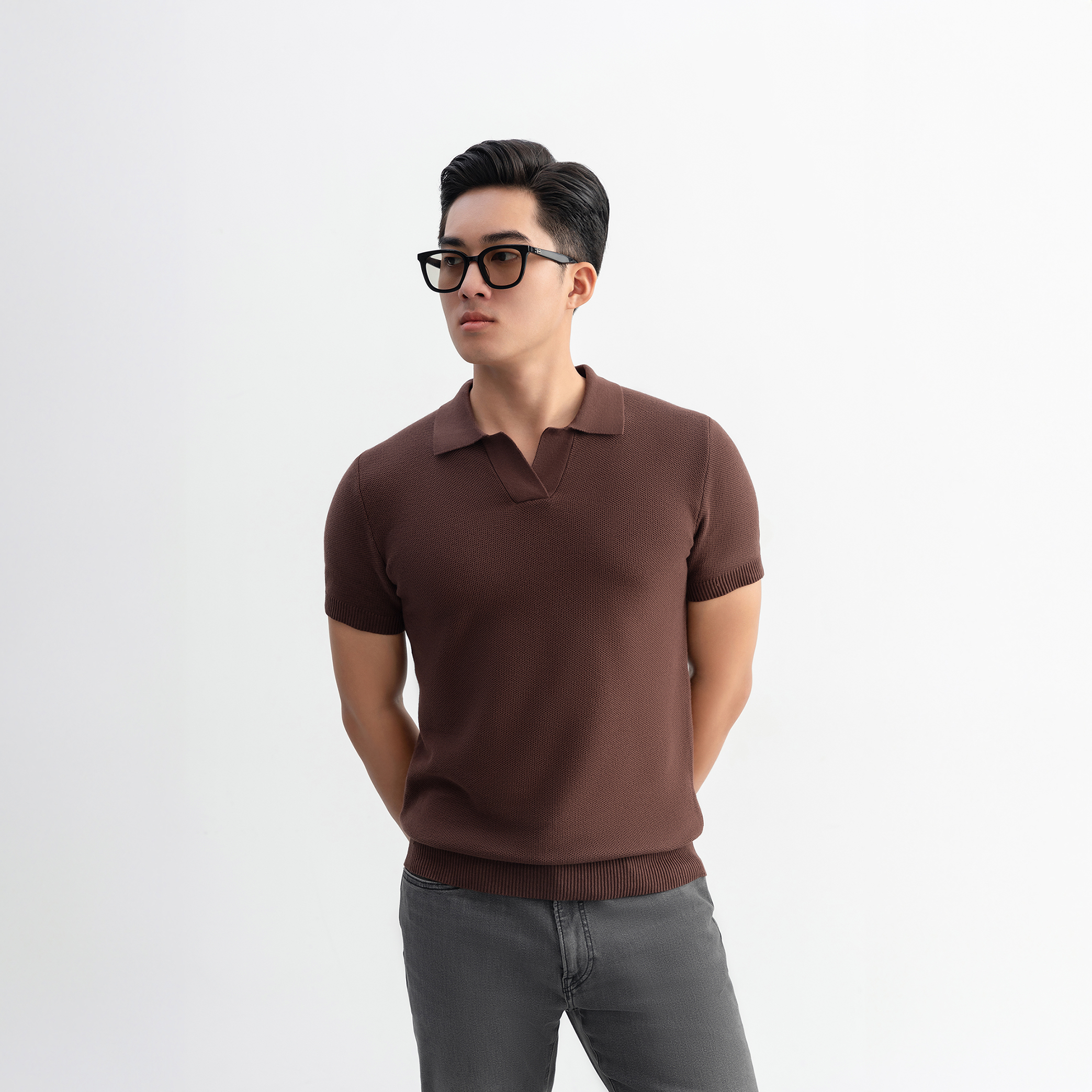 Mô tả Áo polo LEN DỆT KIM nam V-neck Knit vải dệt tổ ong phối màu neutral thanh lịch LEEVUS APL335 - 4