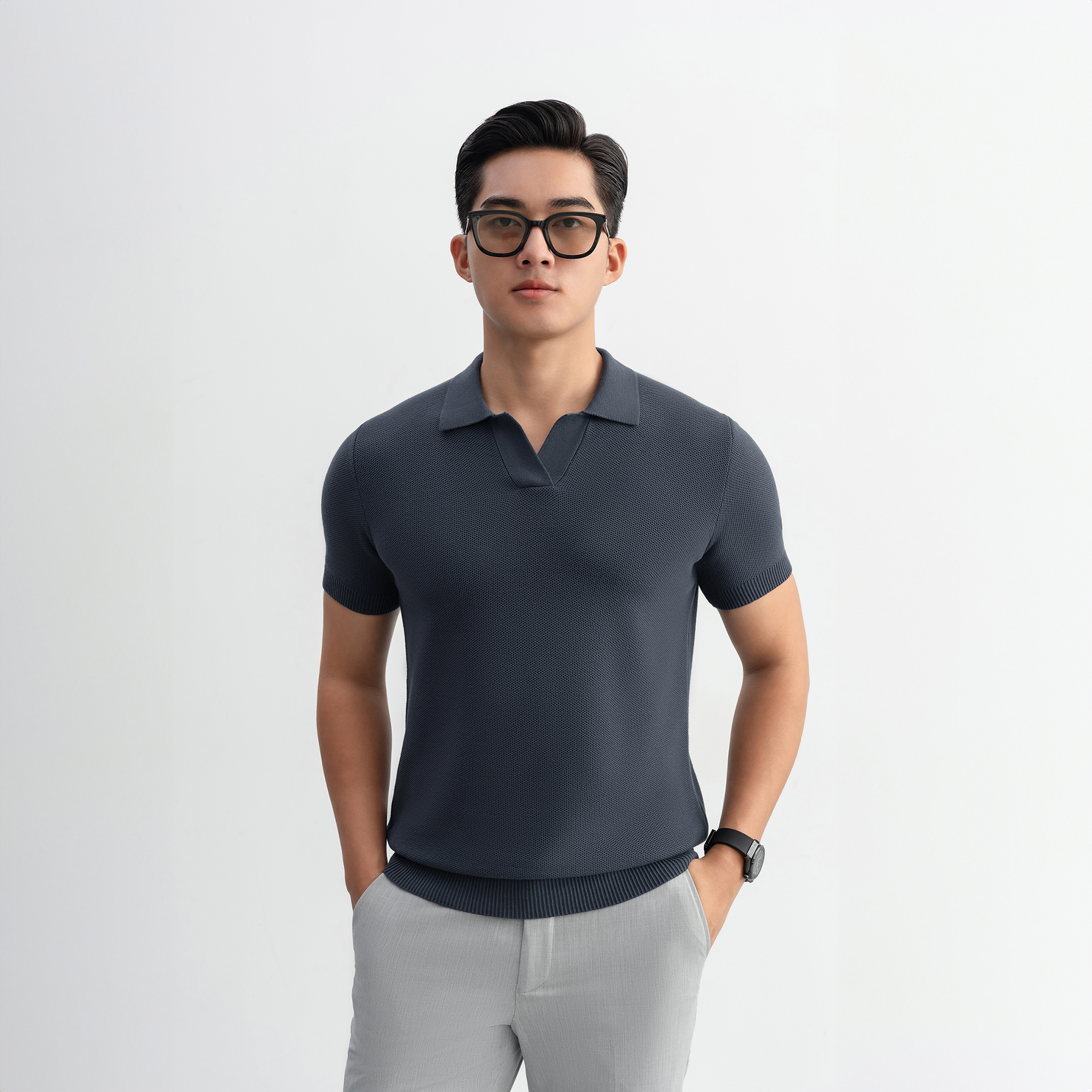 Mô tả Áo polo LEN DỆT KIM nam V-neck Knit vải dệt tổ ong phối màu neutral thanh lịch LEEVUS APL335 - 3