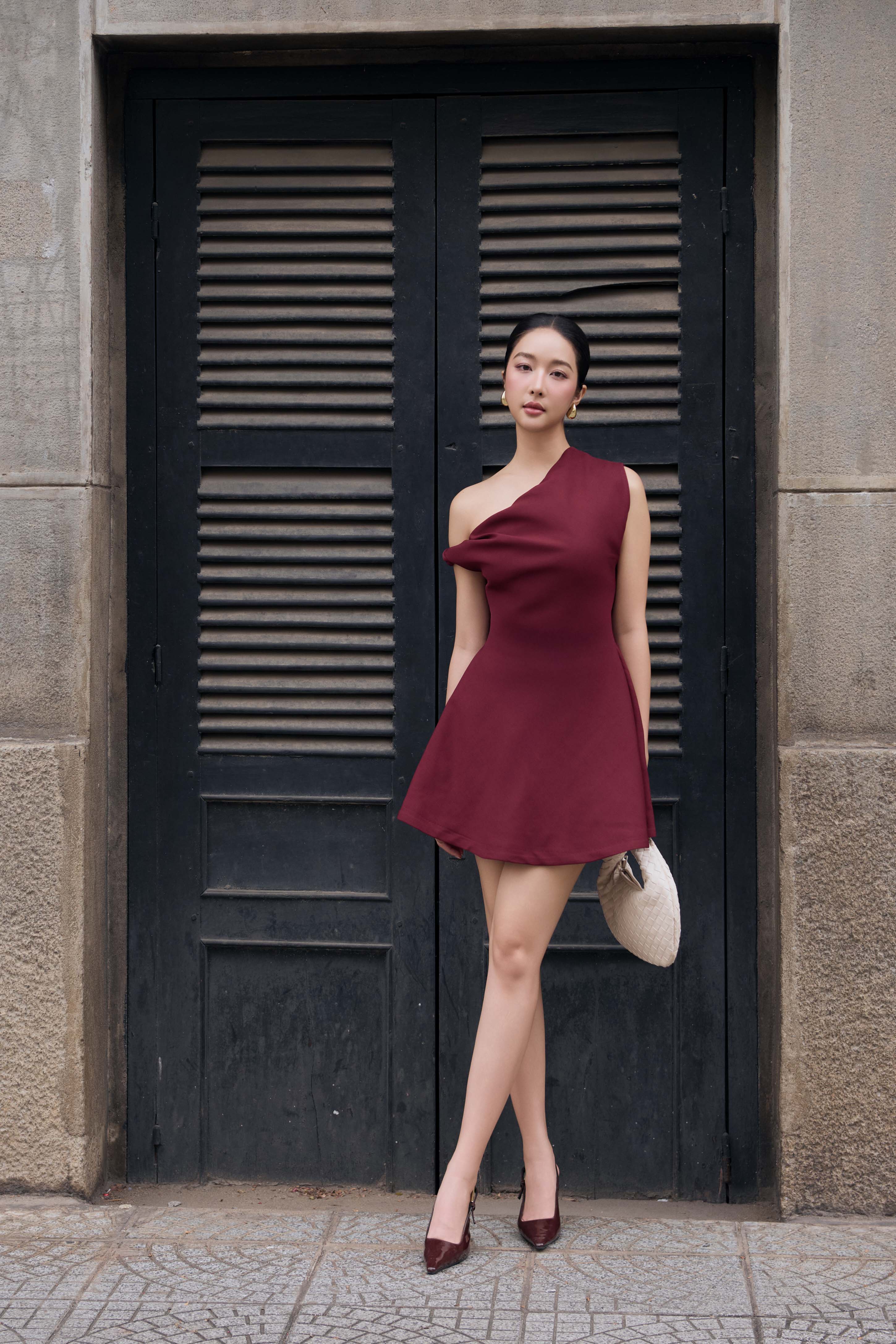 Mô tả RECHIC Đầm ngắn Eryk lệch vai chiết eo dáng xòe sang trọng thanh lịch nữ tính - 6