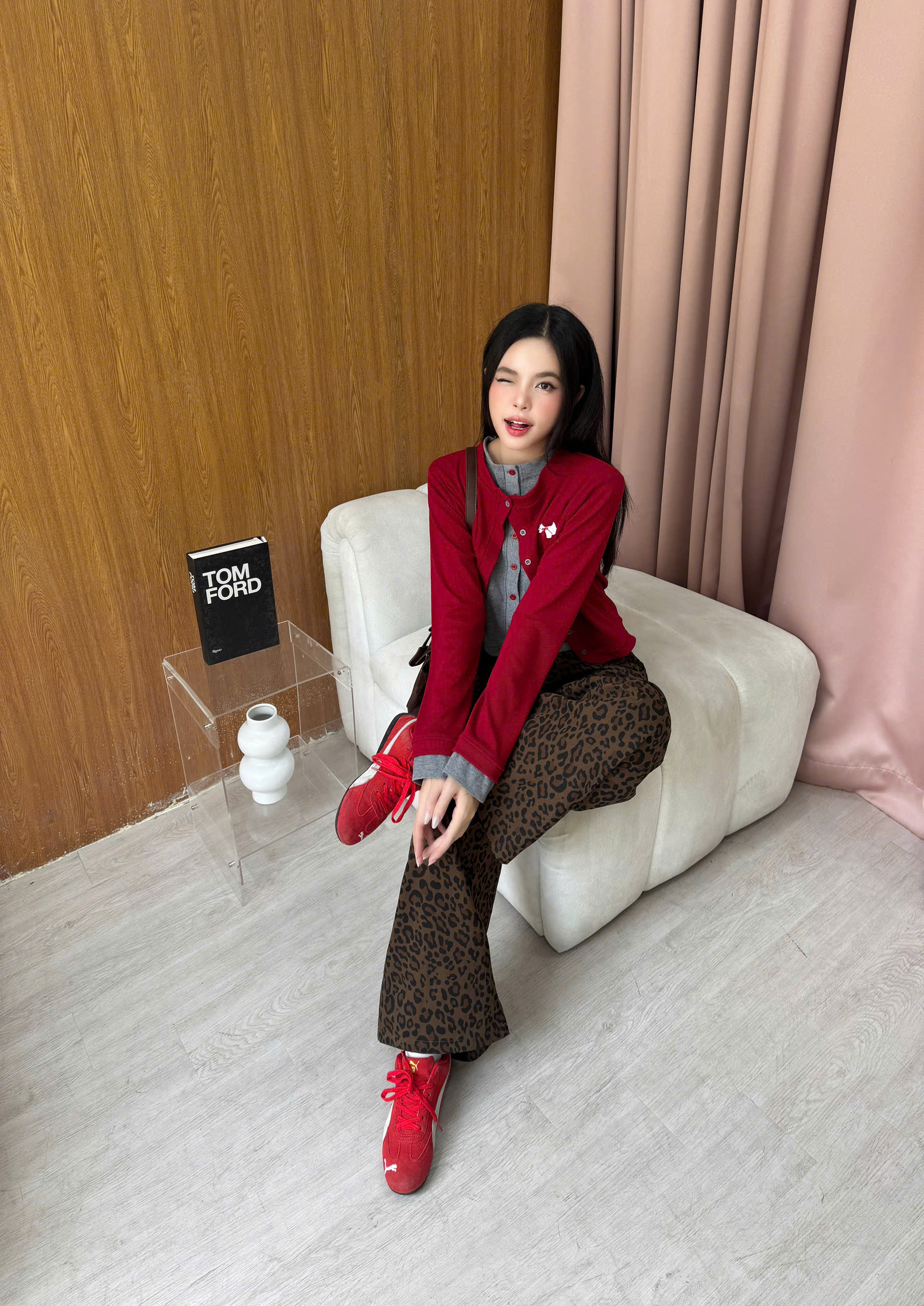 Mô tả 𝐊𝐈𝐋𝐋 𝐒𝐘𝐒𝐓𝐄𝐌 - Áo cardigan phối layer hai màu thun gân WESTIE hình thêu cún con - 8