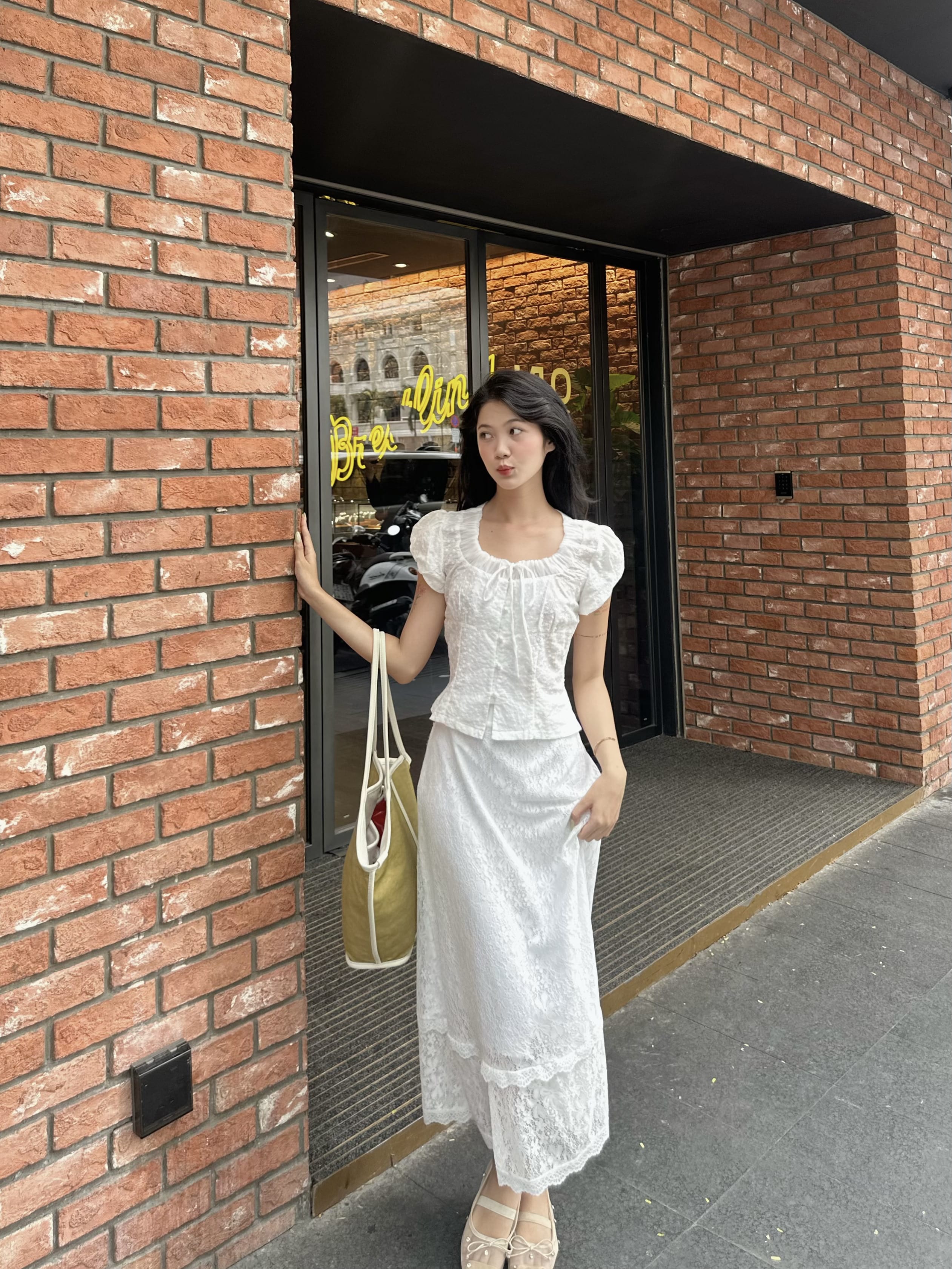 Mô tả Áo kiểu nữ, áo kiểu cổ bèo VM STYLE chất ren thêu hoa cao cấp - ASU00611 - 2