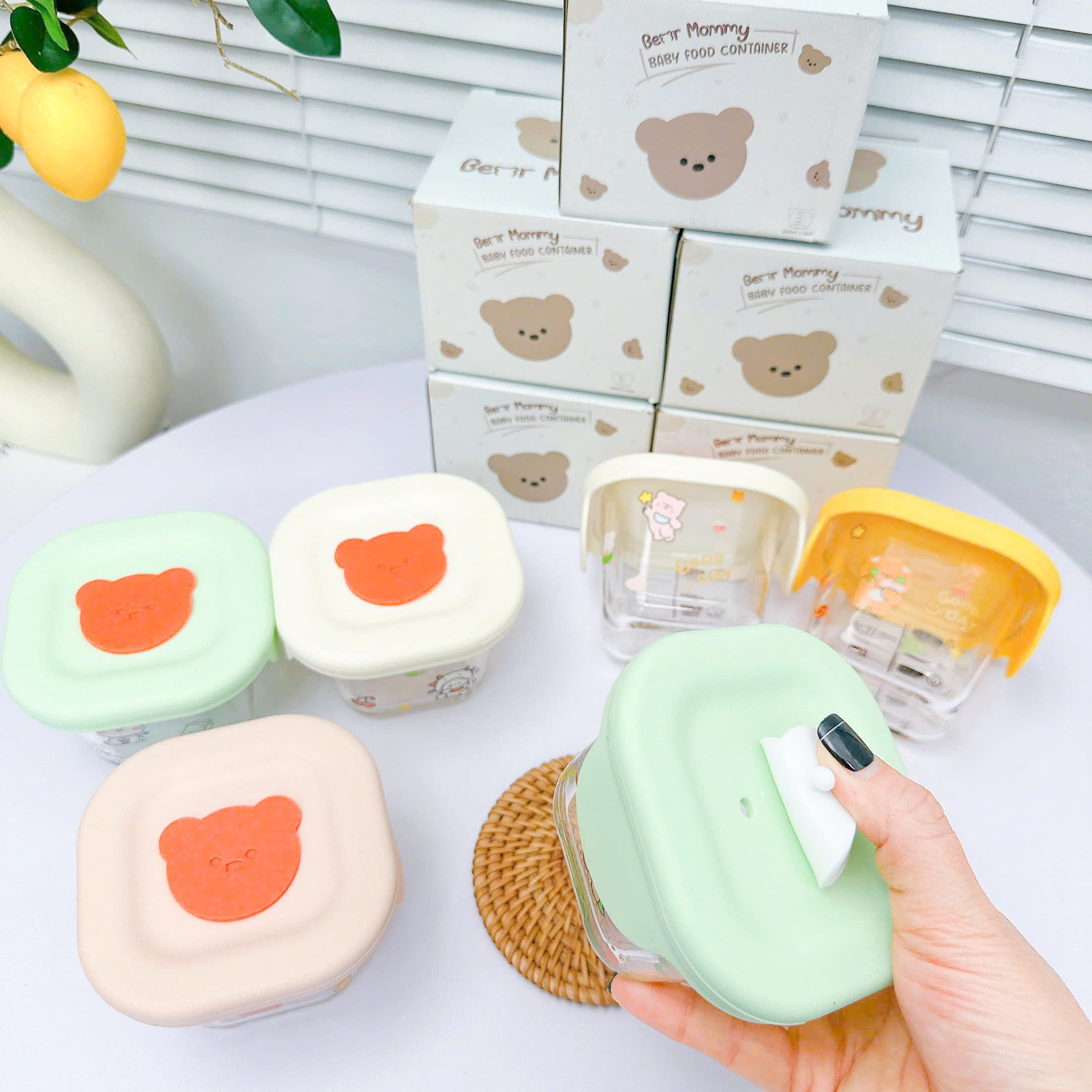 Mô tả Hũ thủy tinh trữ đông đồ ăn dặm cho bé KidAndMom Bear Mommy có nắp đậy slicon,vạch chia ml tiện lợi chứa tới 240ml - 1