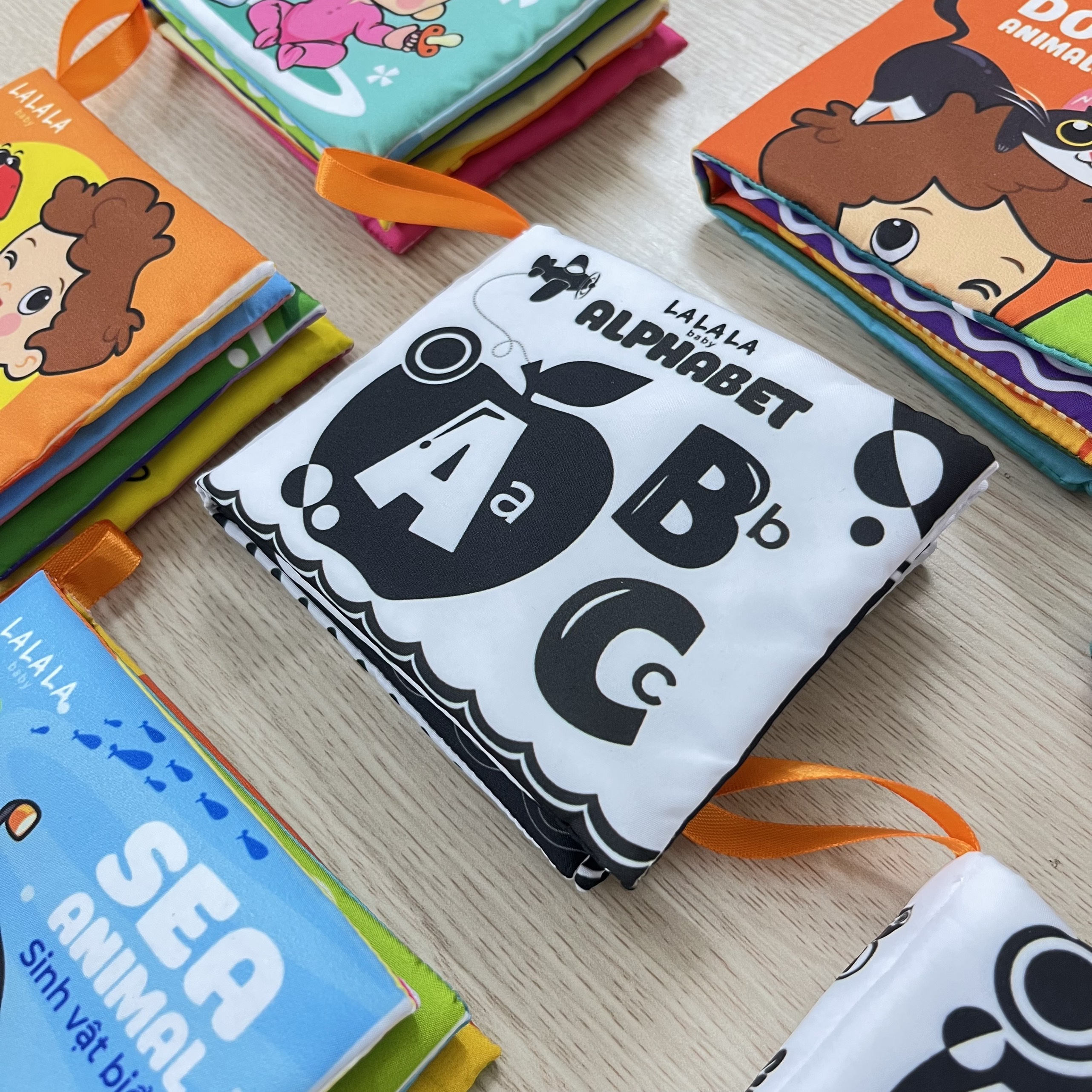Mô tả Sách Vải Song Ngữ Đa Giác Quan Cho Bé Sơ Sinh Cỡ Nhỏ 11x12cm - Lalala Baby (0-12 tháng) - 5