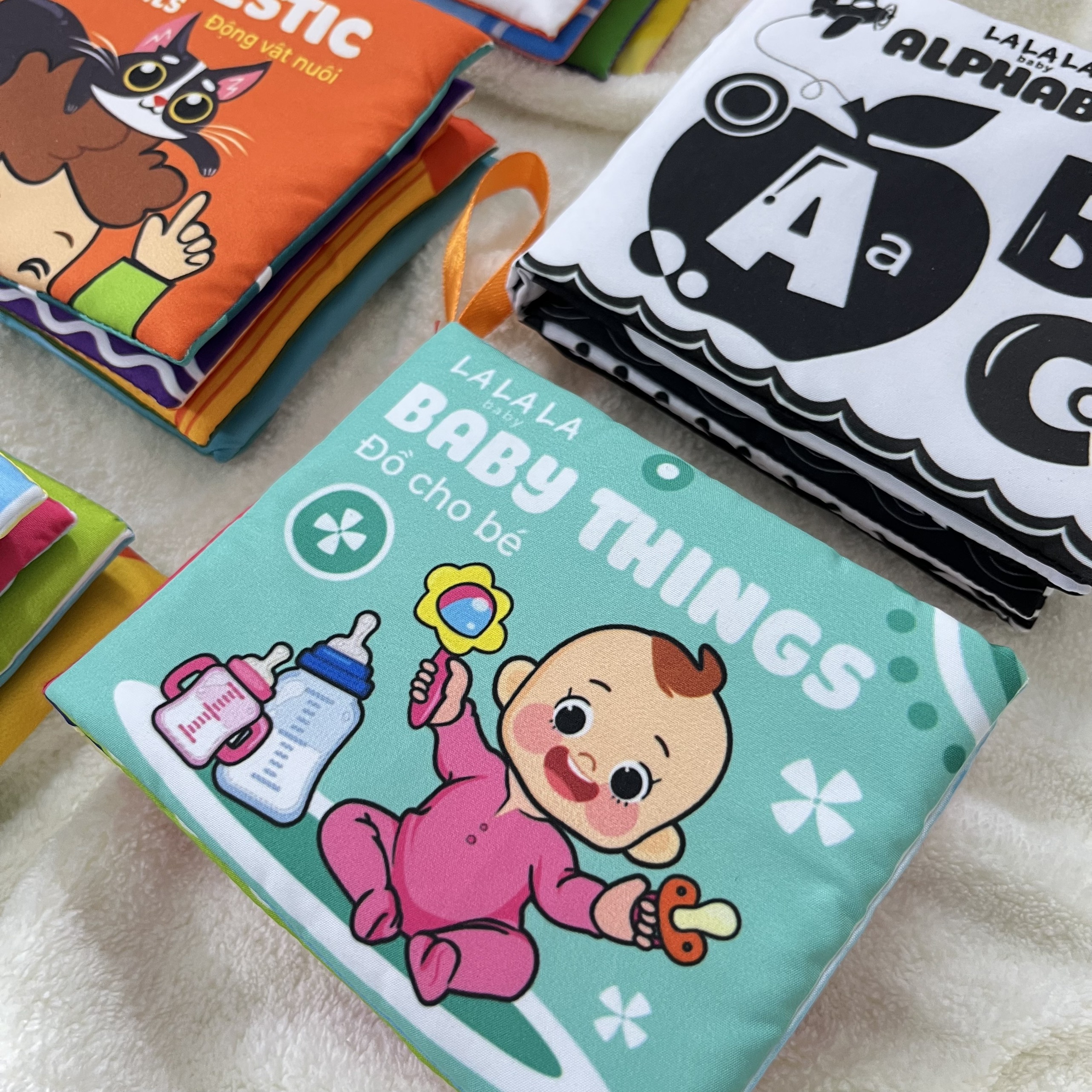 Mô tả Sách Vải Song Ngữ Đa Giác Quan Cho Bé Sơ Sinh Cỡ Nhỏ 11x12cm - Lalala Baby (0-12 tháng) - 6