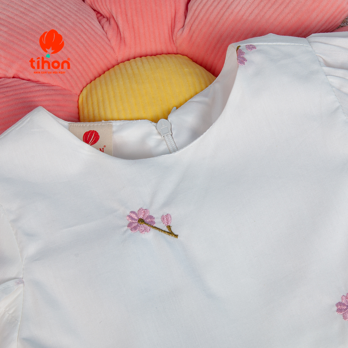 Thiết kế cổ tròn váy bé gái TIHON
