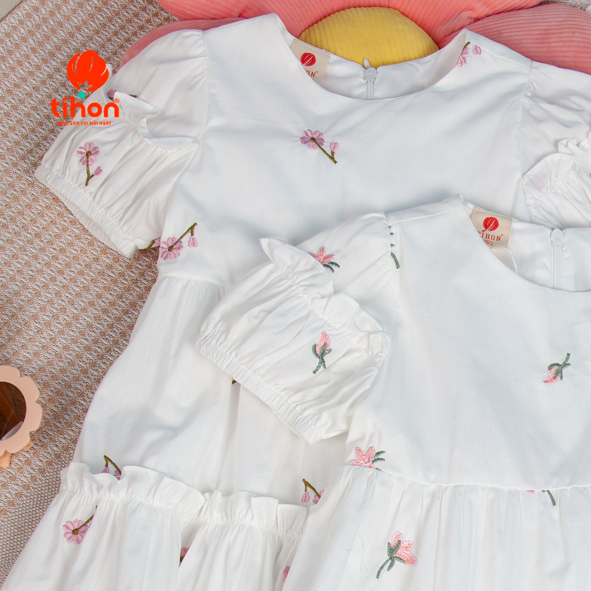 Váy bé gái TIHON màu trắng dễ phối đồ