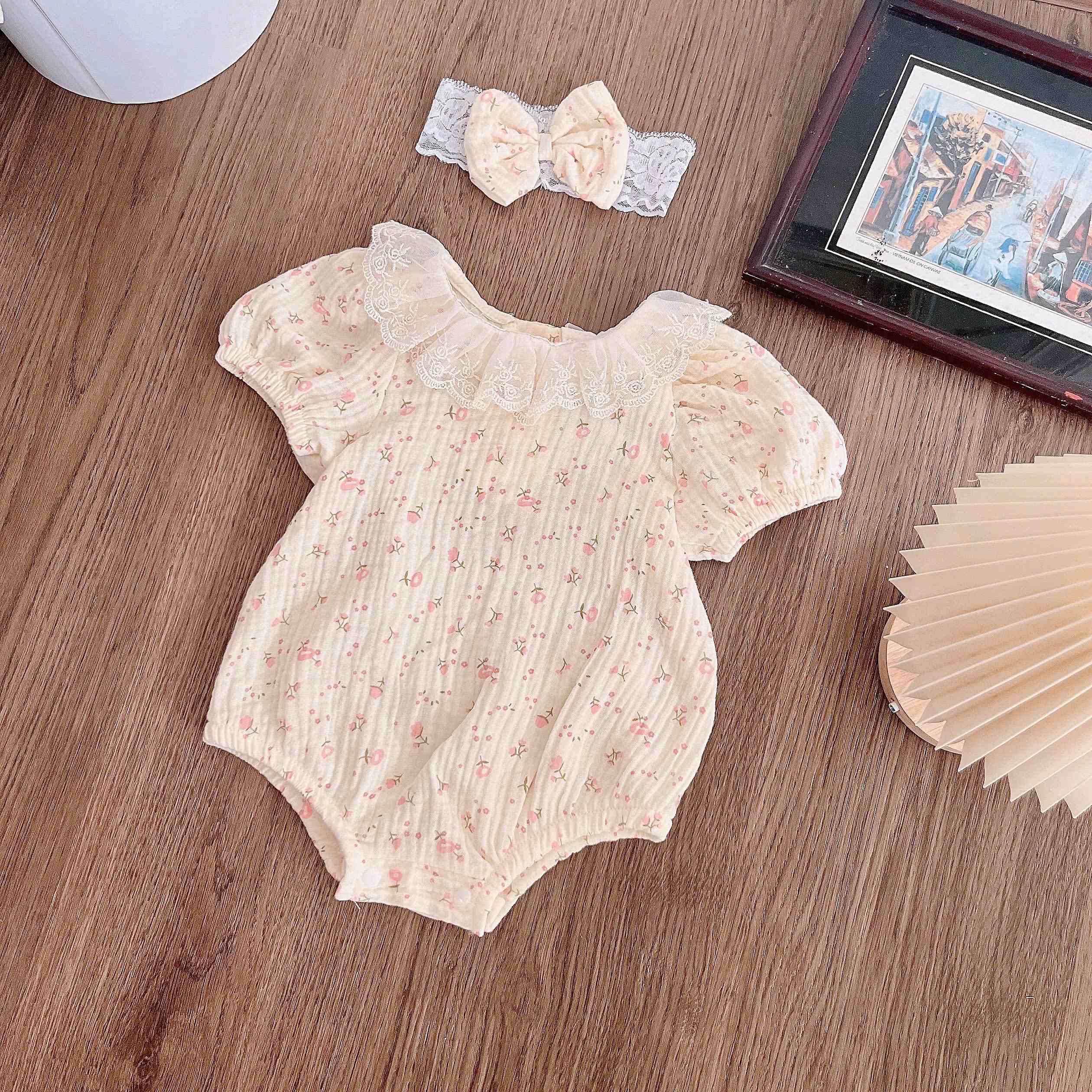 Mô tả Set Body Họa Tiết Hoa Nhí Cổ Ren Kèm Băng Đô Cho Bé Gái Sơ Sinh 1 2 Tuổi MINTSCLOSET - BS6430 - 4