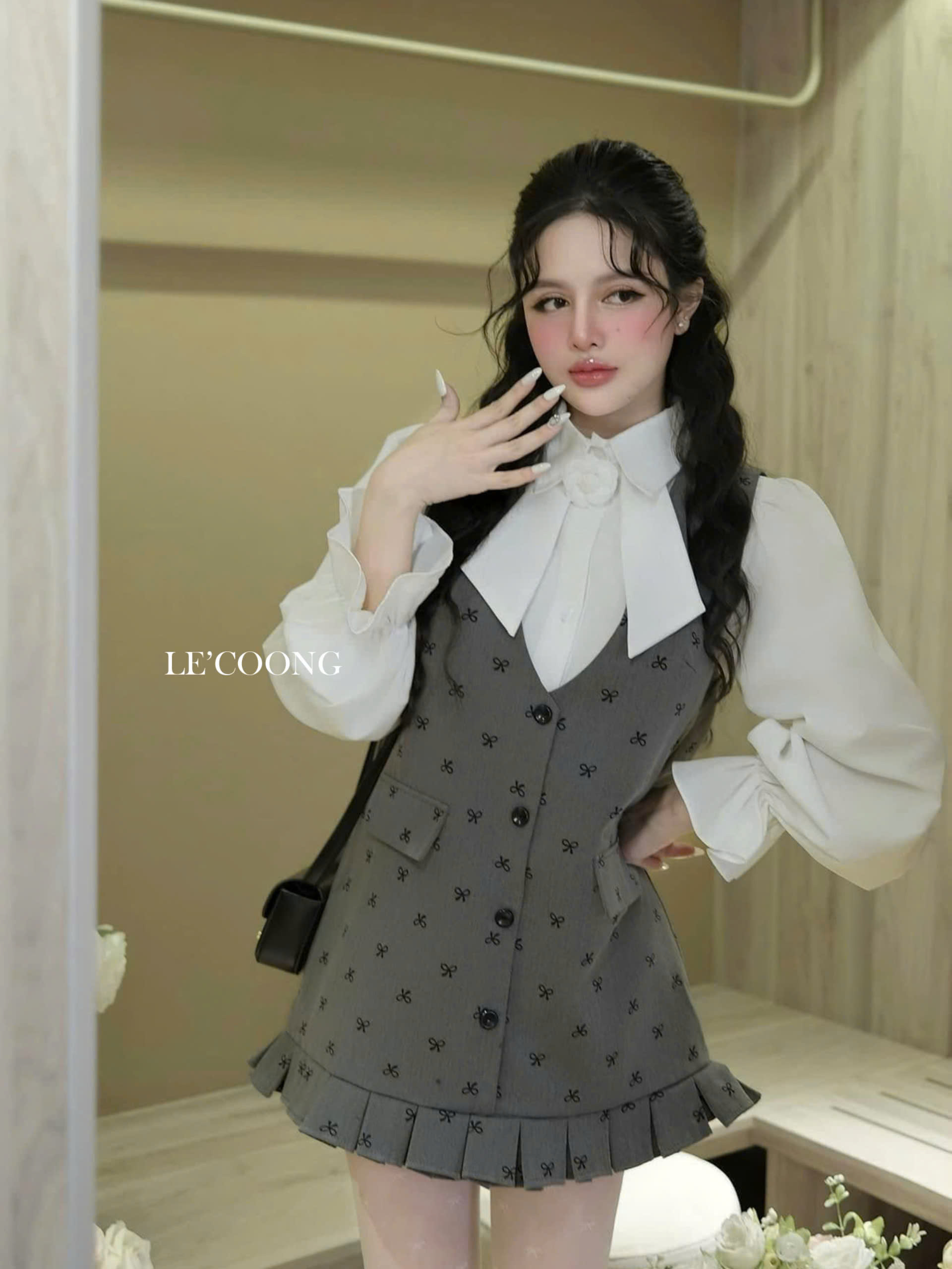 Mô tả Set ĐầmTiểu Thư Dáng Suông Phối Sơ Mi Tay Bồng LECOONG B202 Đầm Đẹp Màu Đen Xám Đính Hoa Sang Chảnh - 4