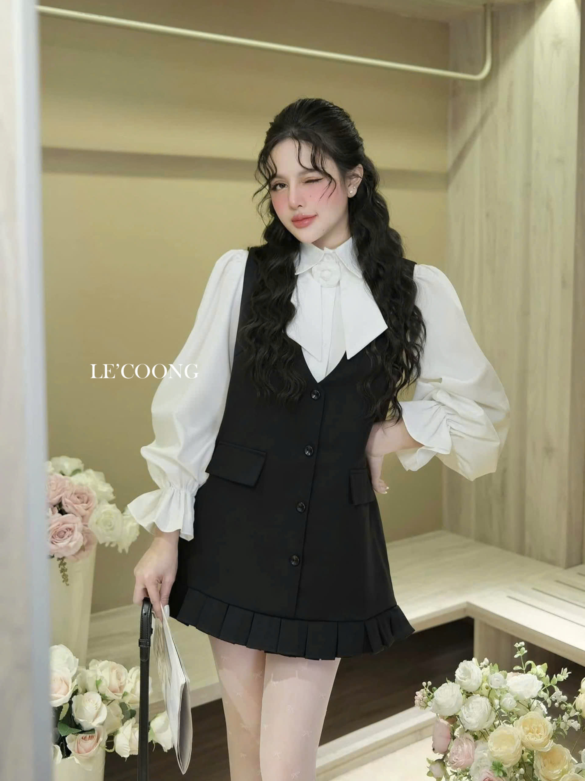 Mô tả Set ĐầmTiểu Thư Dáng Suông Phối Sơ Mi Tay Bồng LECOONG B202 Đầm Đẹp Màu Đen Xám Đính Hoa Sang Chảnh - 1