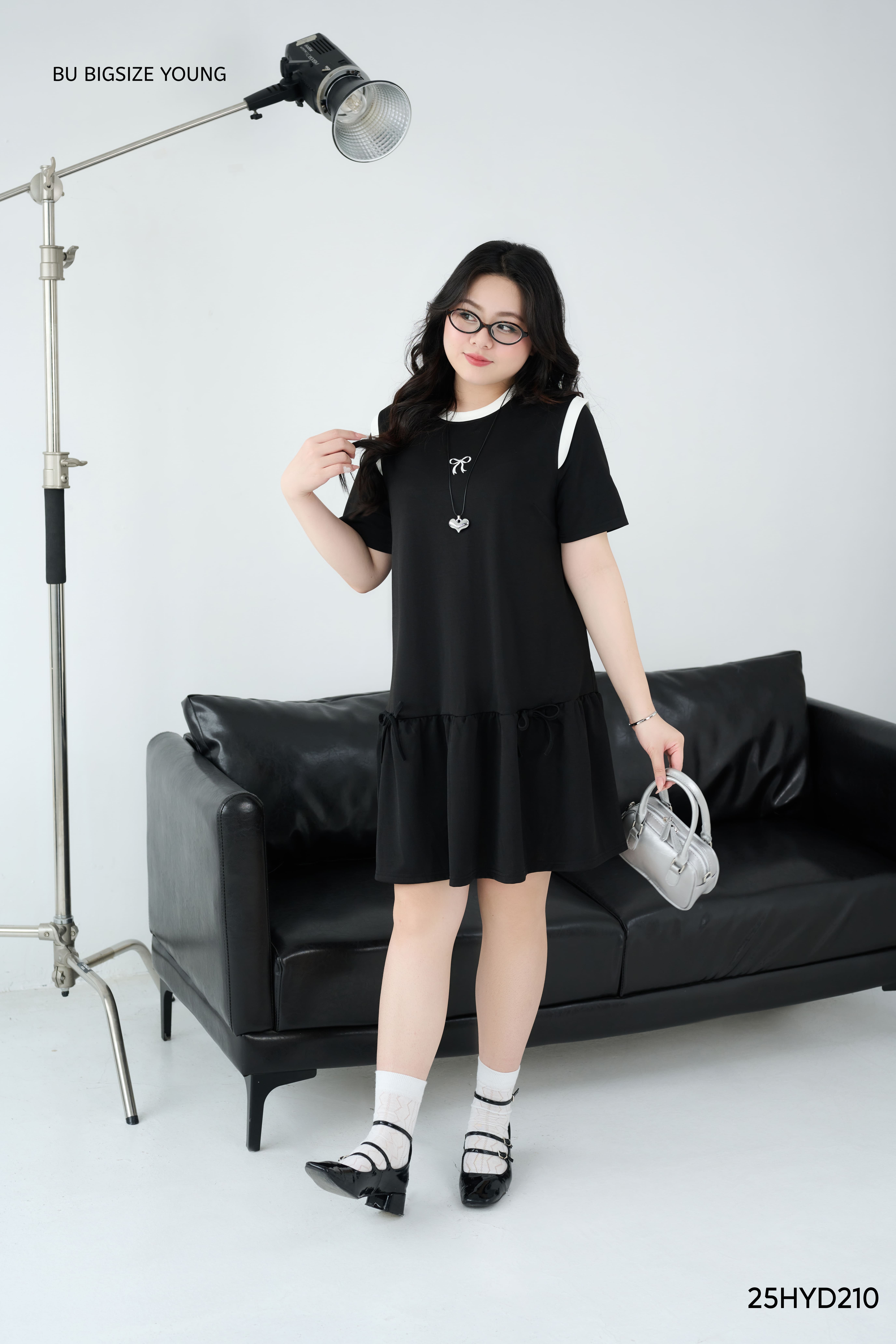 Mô tả Đầm cổ tròn dáng suông đuôi cá phối trắng BIGSIZE (55kg đến 95kg) – 25HYD210 - [BU Bigsize Young] - 1