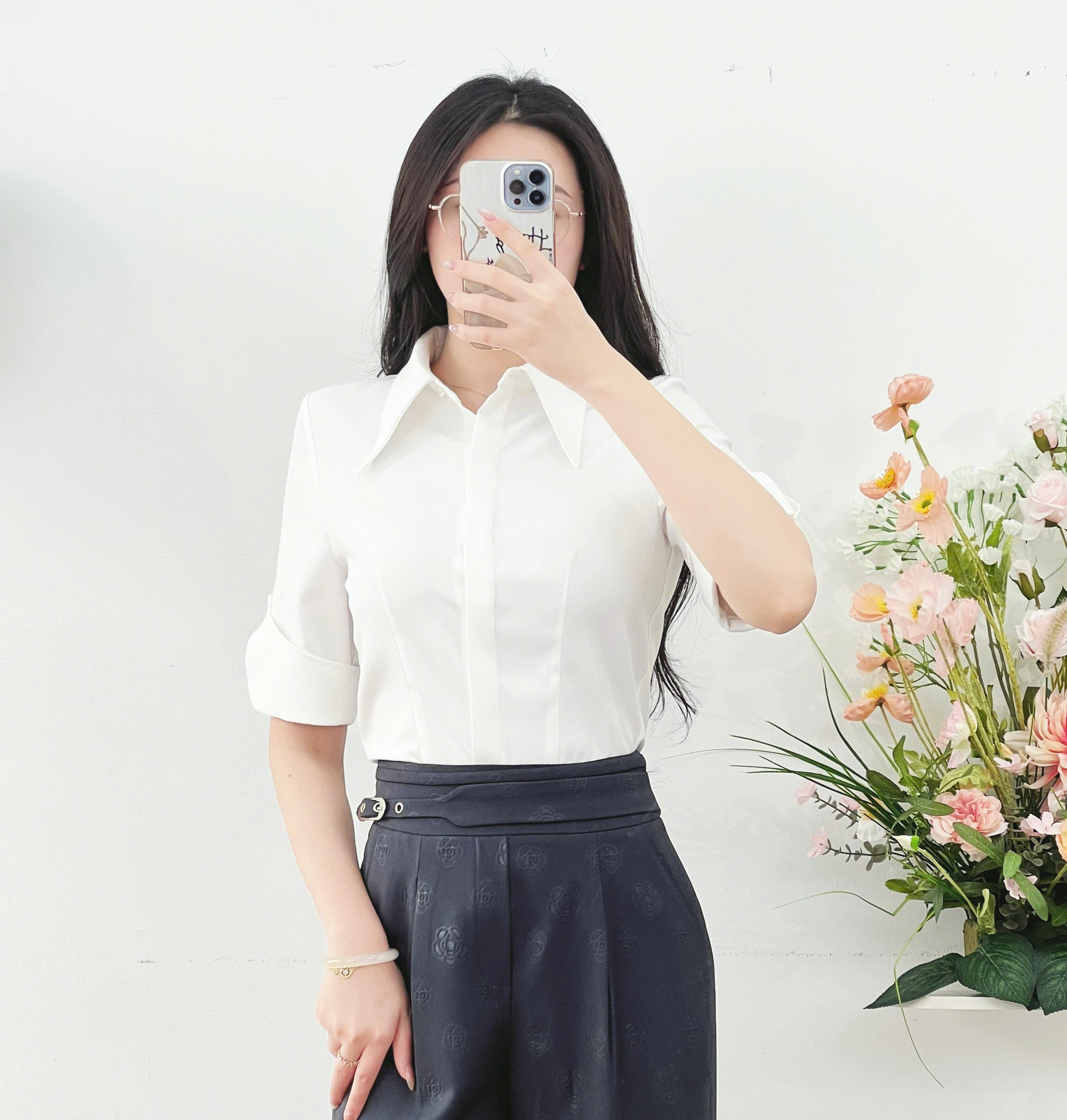 Mô tả Áo Sơ Mi Nữ 𝐂𝐂𝐇𝐀𝐓 Dáng Ôm Elie Trang Trí Nơ Tay Chất Liệu Mango Mềm Mịn 94SNE2001ST - 2