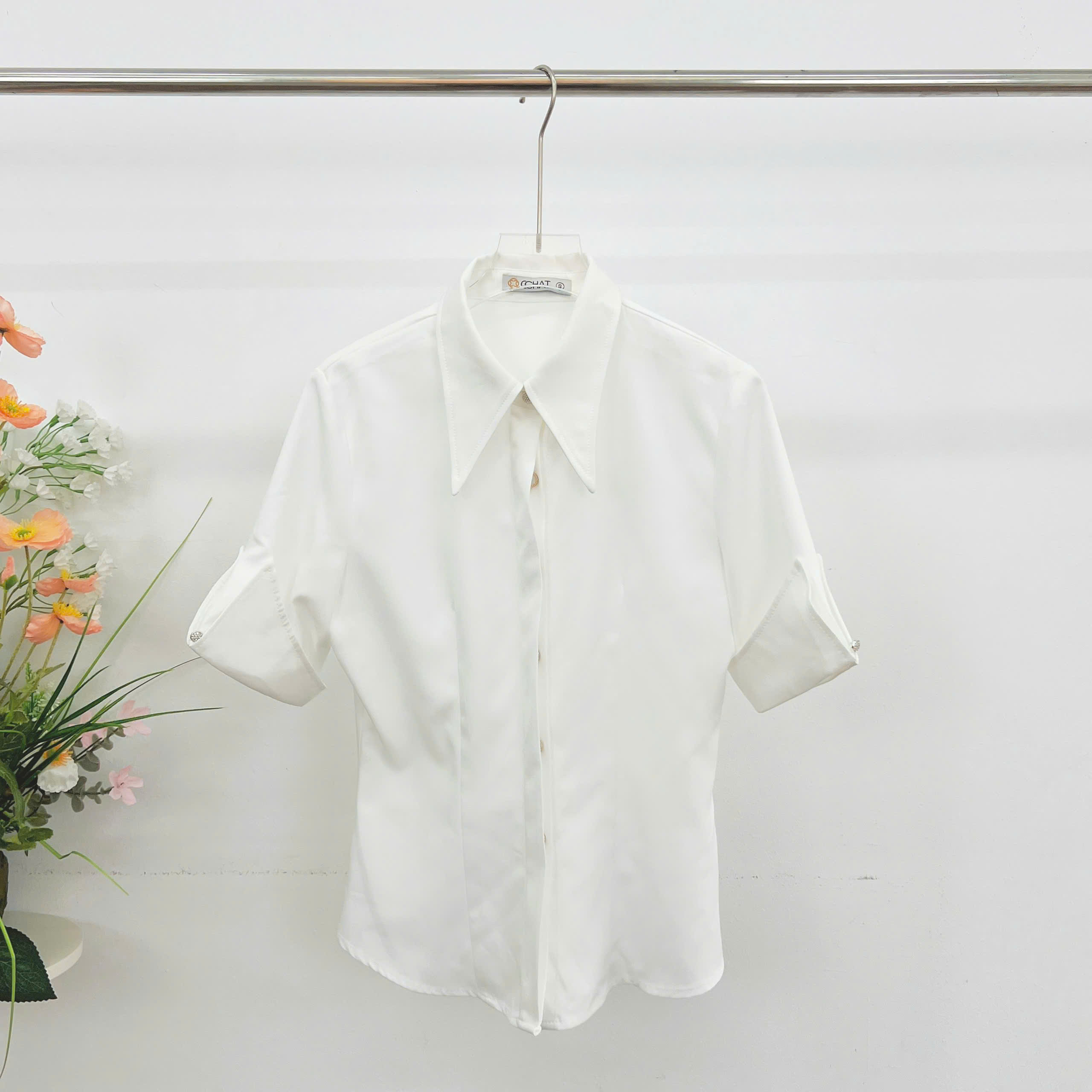 Mô tả Áo Sơ Mi Nữ 𝐂𝐂𝐇𝐀𝐓 Dáng Ôm Elie Trang Trí Nơ Tay Chất Liệu Mango Mềm Mịn 94SNE2001ST - 3