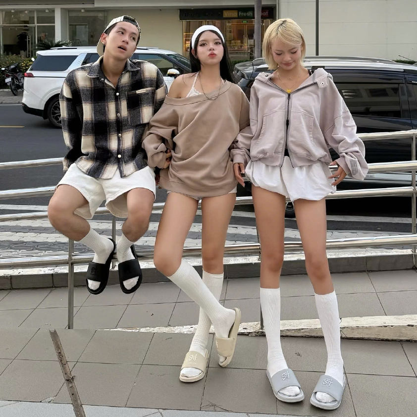 Mô tả Dép Quai Ngang Nam Nữ Trendy 2 Thêu SH, Thoải Mái, Siêu Nhẹ Shondo Nhiều Màu - 3