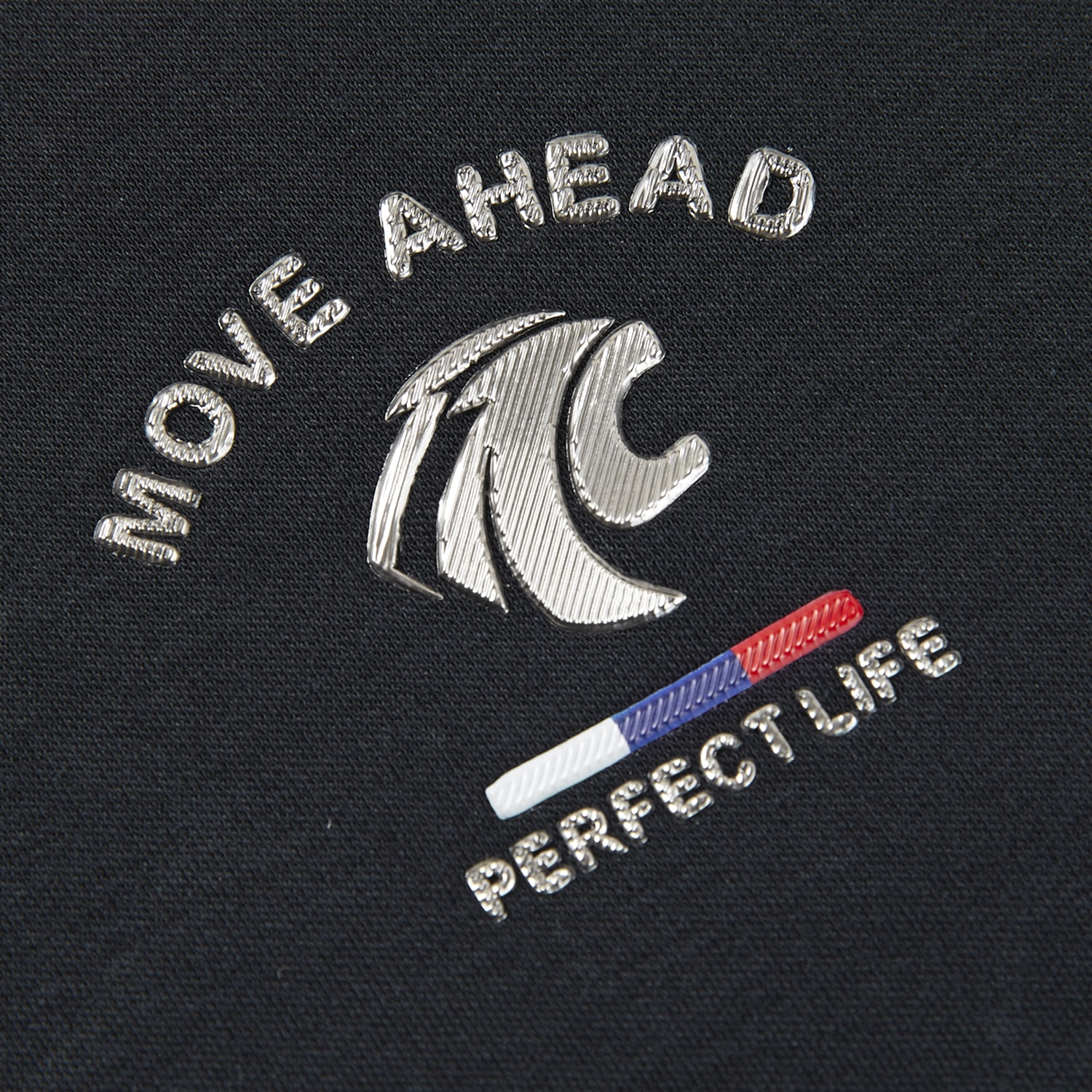 Mô tả Áo thun nam HLA đen cổ V logo thêu Move Ahead chất liệu mềm mại, thoáng mát - 6