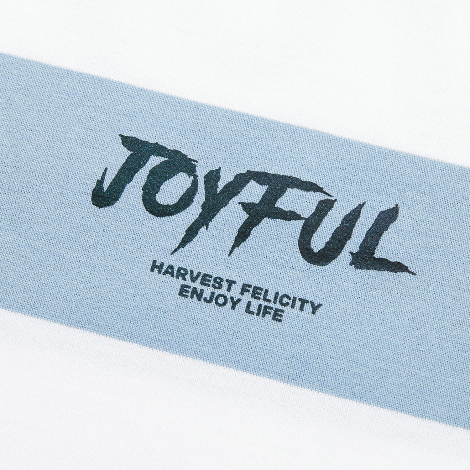 Mô tả Áo thun nam HLA ngắn tay xanh kẻ sọc trắng, hoạ tiết in Joyful chất liệu mát mẻ mềm mại - 6
