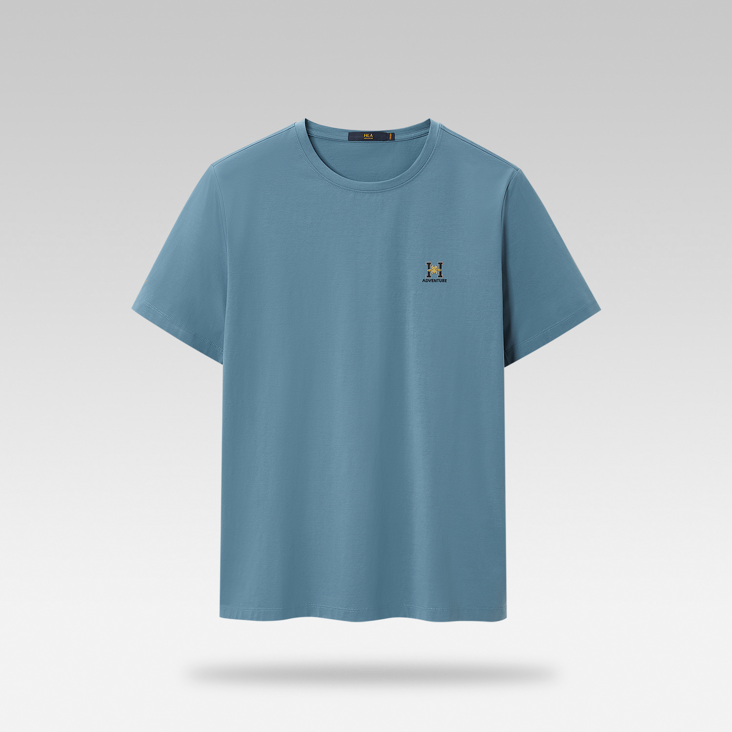 Mô tả Áo thun nam HLA ngắn tay xanh đậm logo nổi Adventure, công nghệ Mercerization chất vải mềm mại, thoáng mát - 1