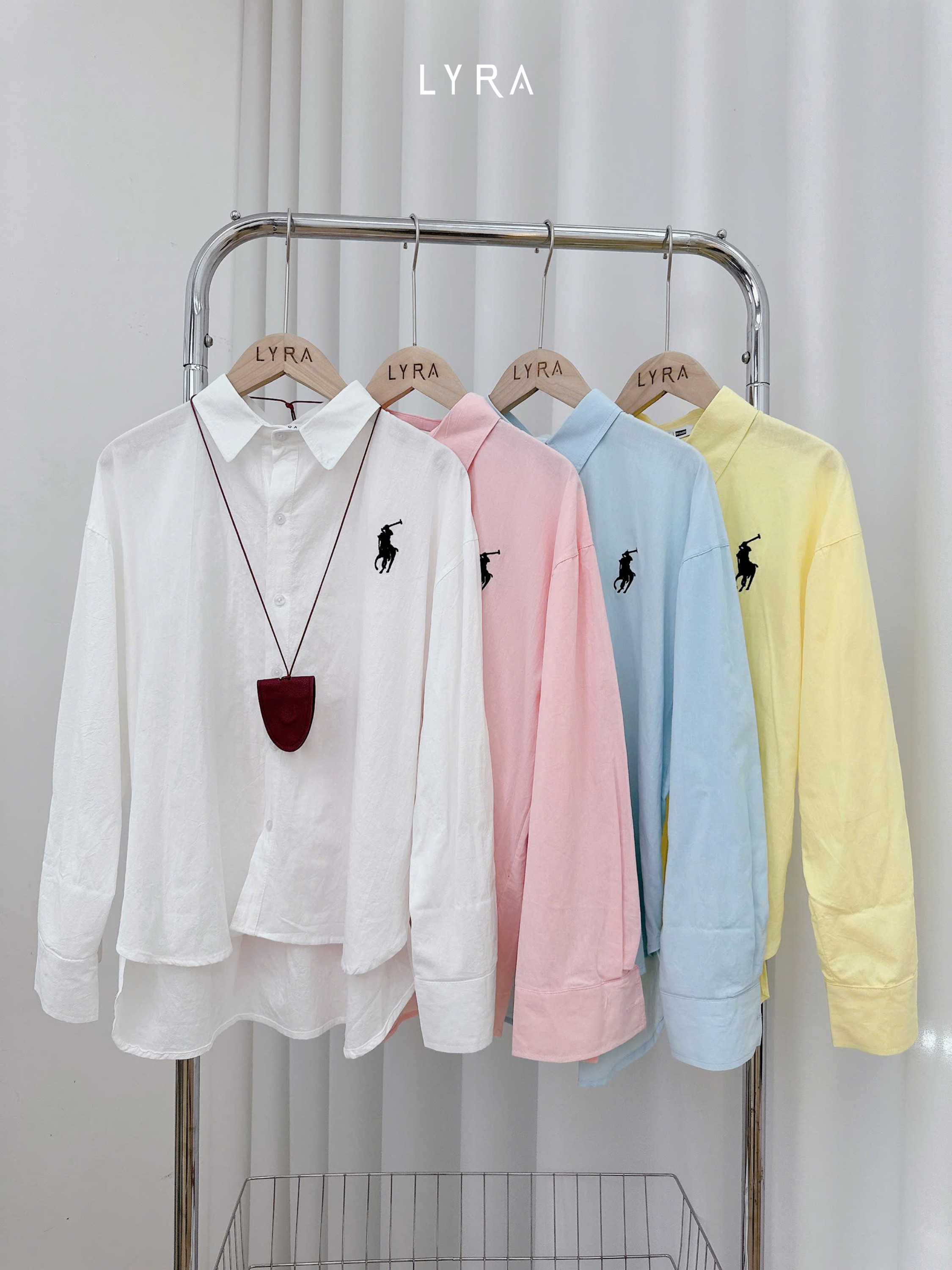 Mô tả LYRA - Áo sơ mi nữ form rộng dài tay thêu ngựa, chất thô Hàn cao cấp, kiểu dáng trendy hiện đại LWNSM010 - 2