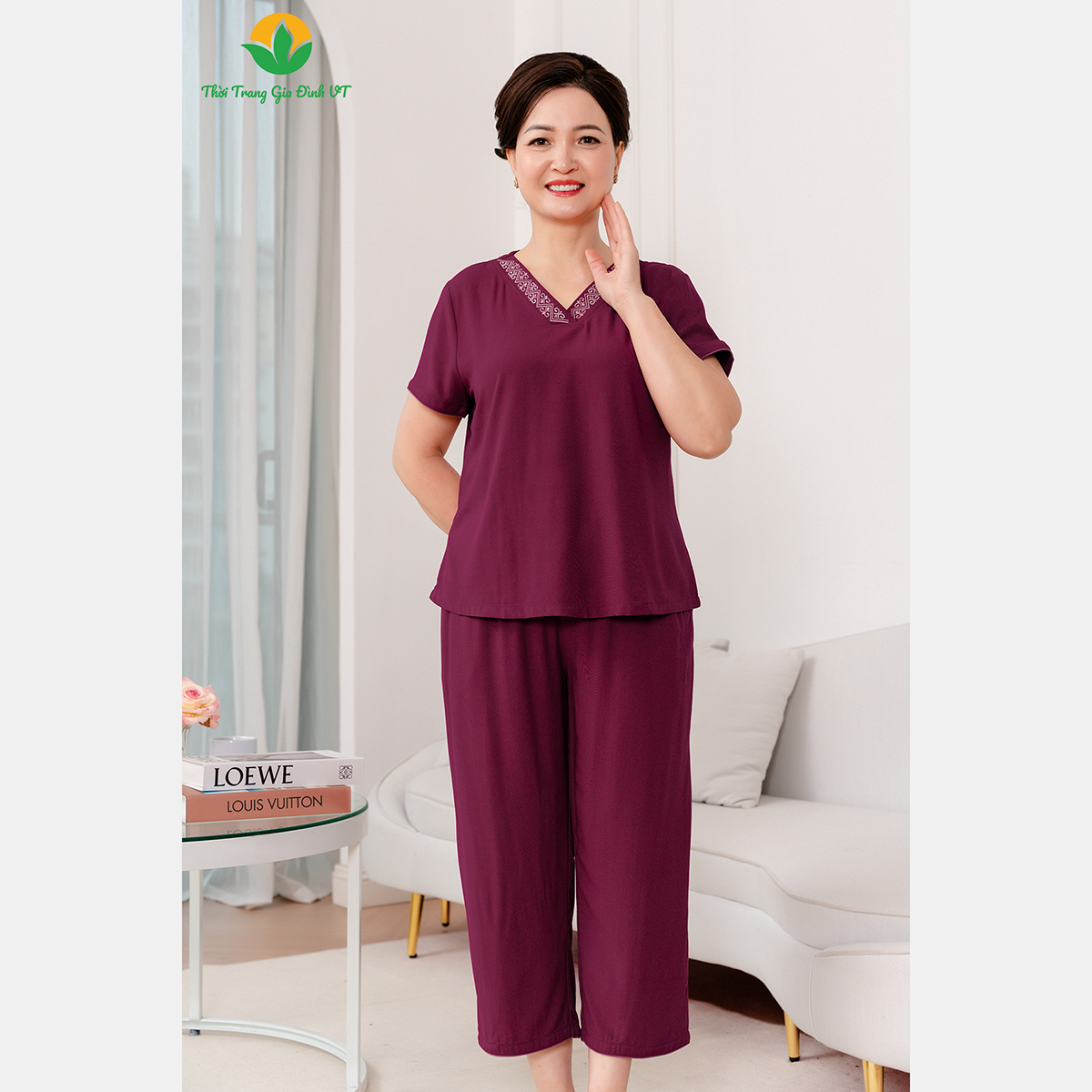 Mô tả Bộ lanh trung niên mặc mùa hè Việt Thắng quần lửng, áo cộc tay cổ V thêu họa tiết - B26.5093 - 4
