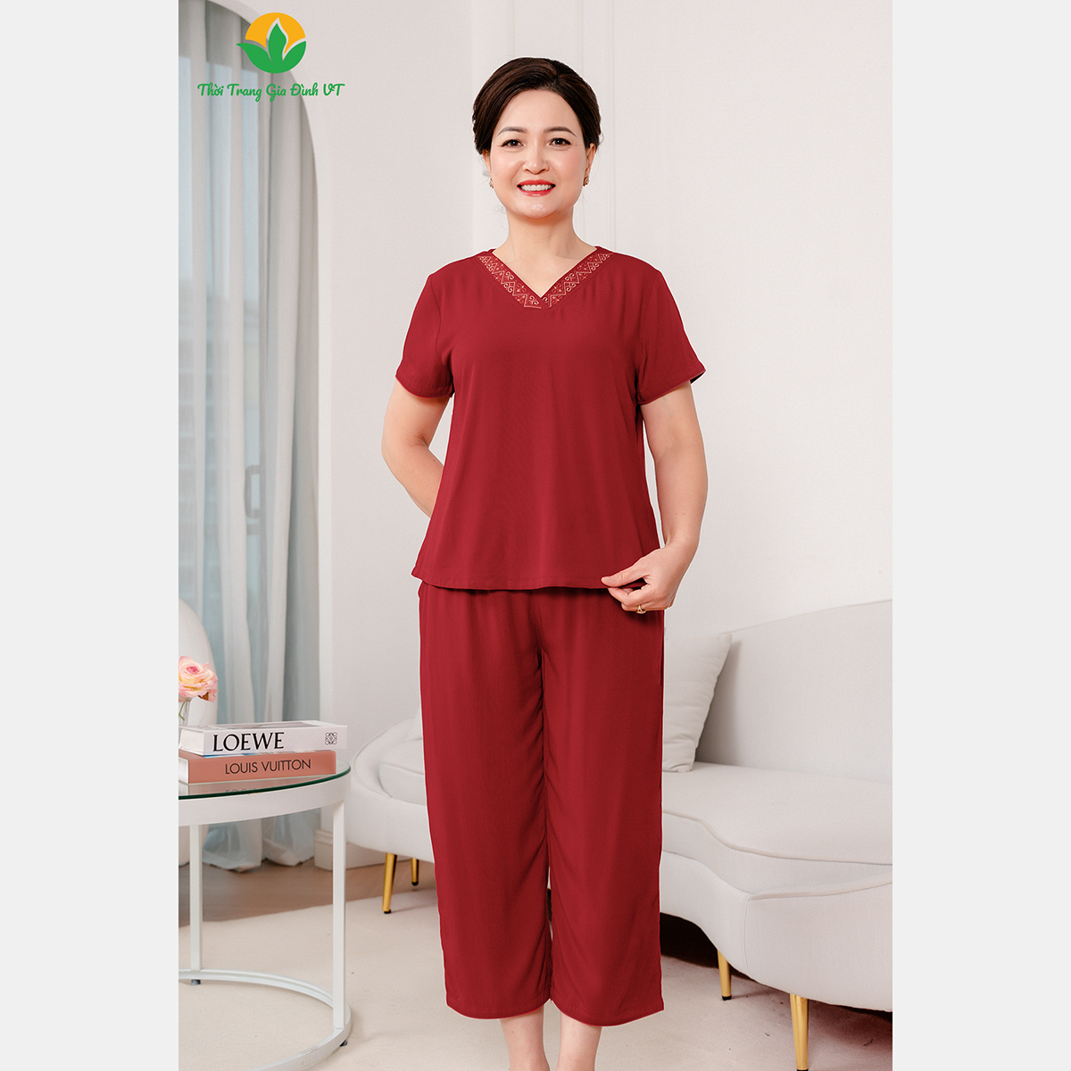 Mô tả Bộ lanh trung niên mặc mùa hè Việt Thắng quần lửng, áo cộc tay cổ V thêu họa tiết - B26.5093 - 5