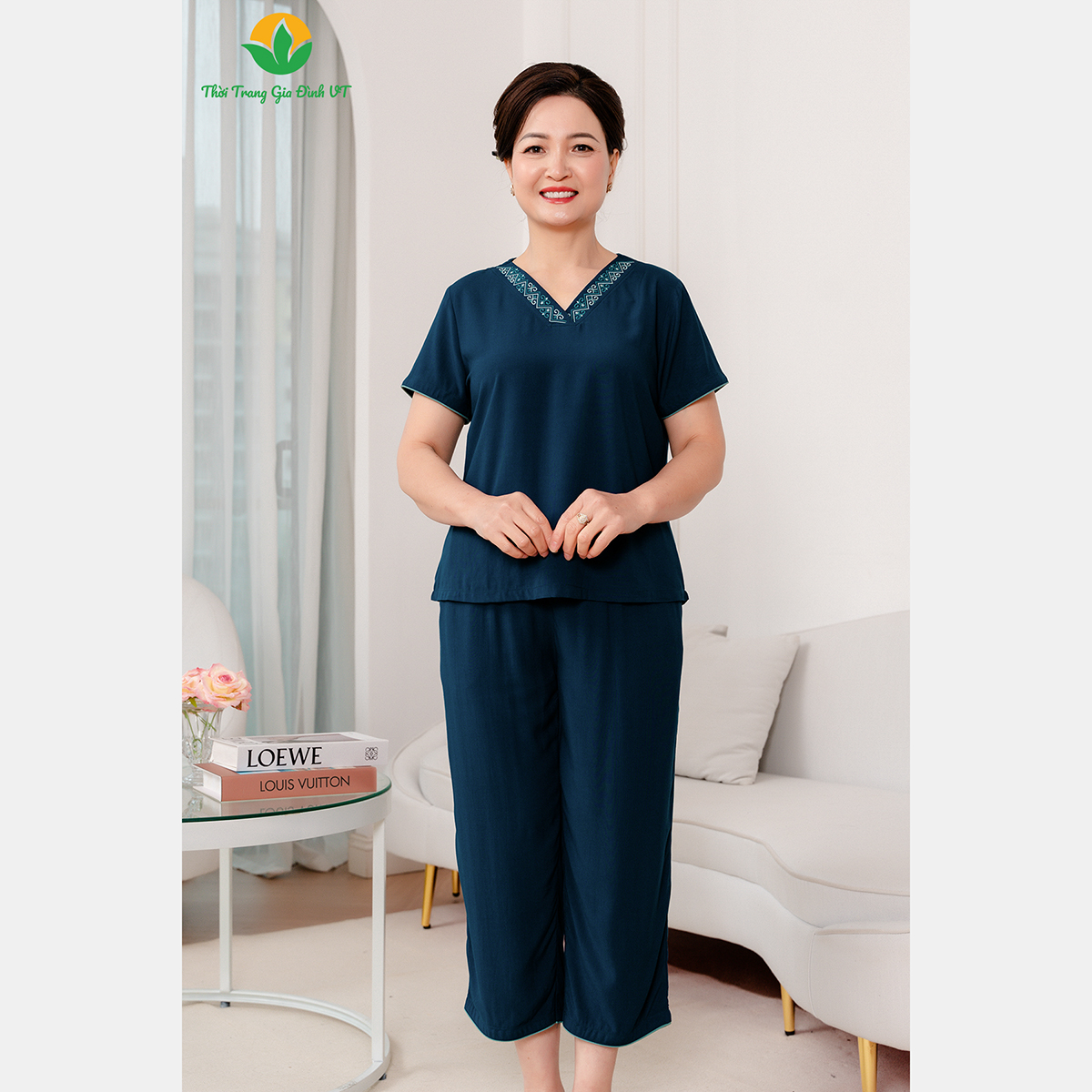 Mô tả Bộ lanh trung niên mặc mùa hè Việt Thắng quần lửng, áo cộc tay cổ V thêu họa tiết - B26.5093 - 6