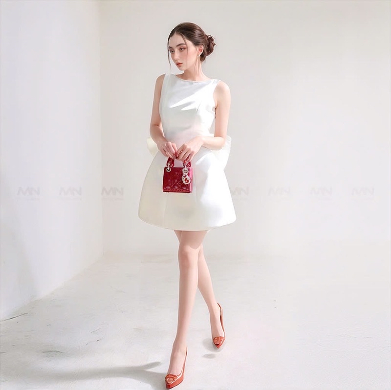 Mô tả Đầm dự tiệc MINA hở lưng dáng ngắn chữ A chất Taffta màu trắng quyến rũ MN308 - 4