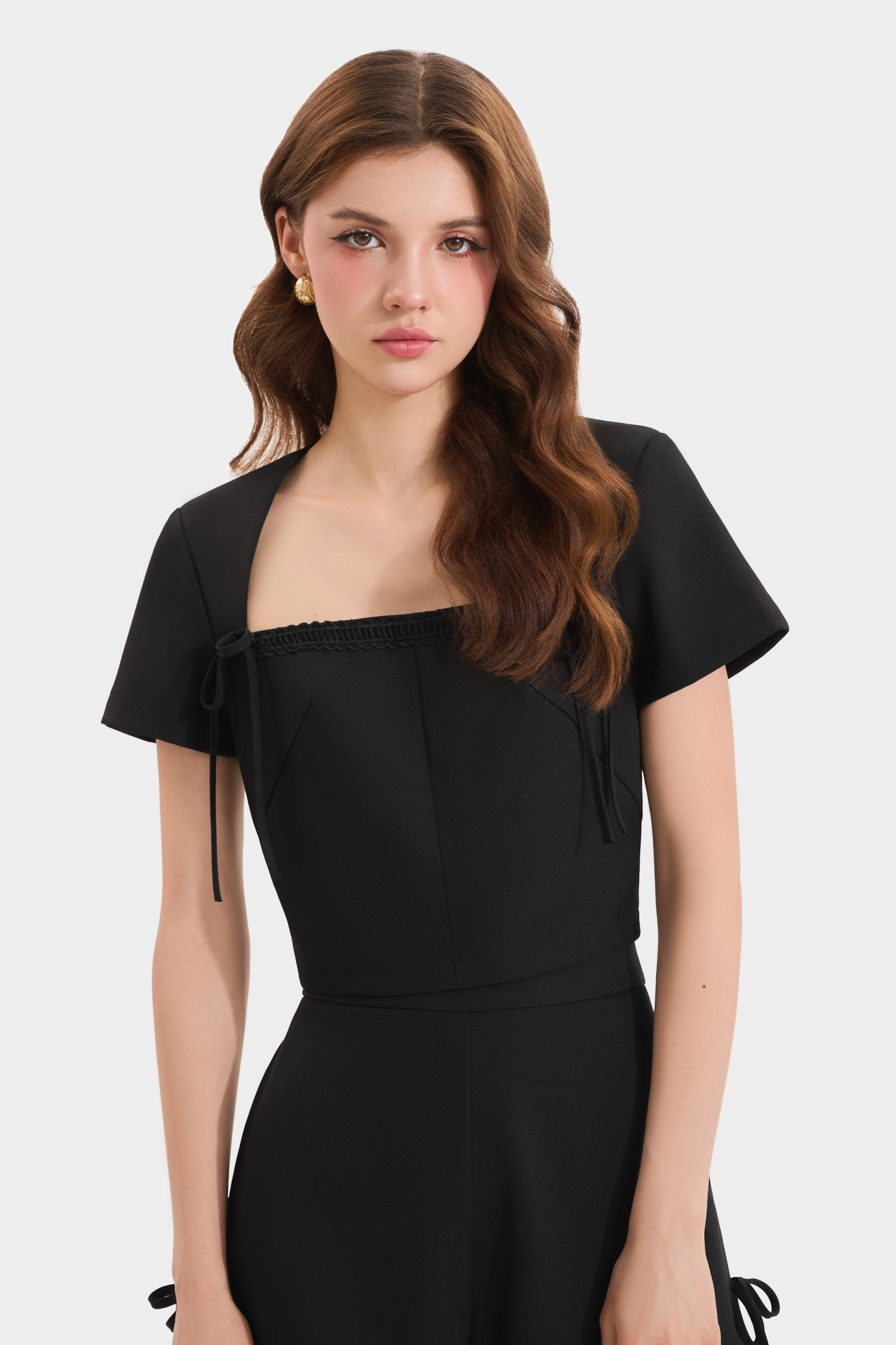 Mô tả Áo Croptop Kiểu Nữ MARC FASHION Tay Ngắn Cổ Vuông Đính 2 Nơ - FASH021125 - 1