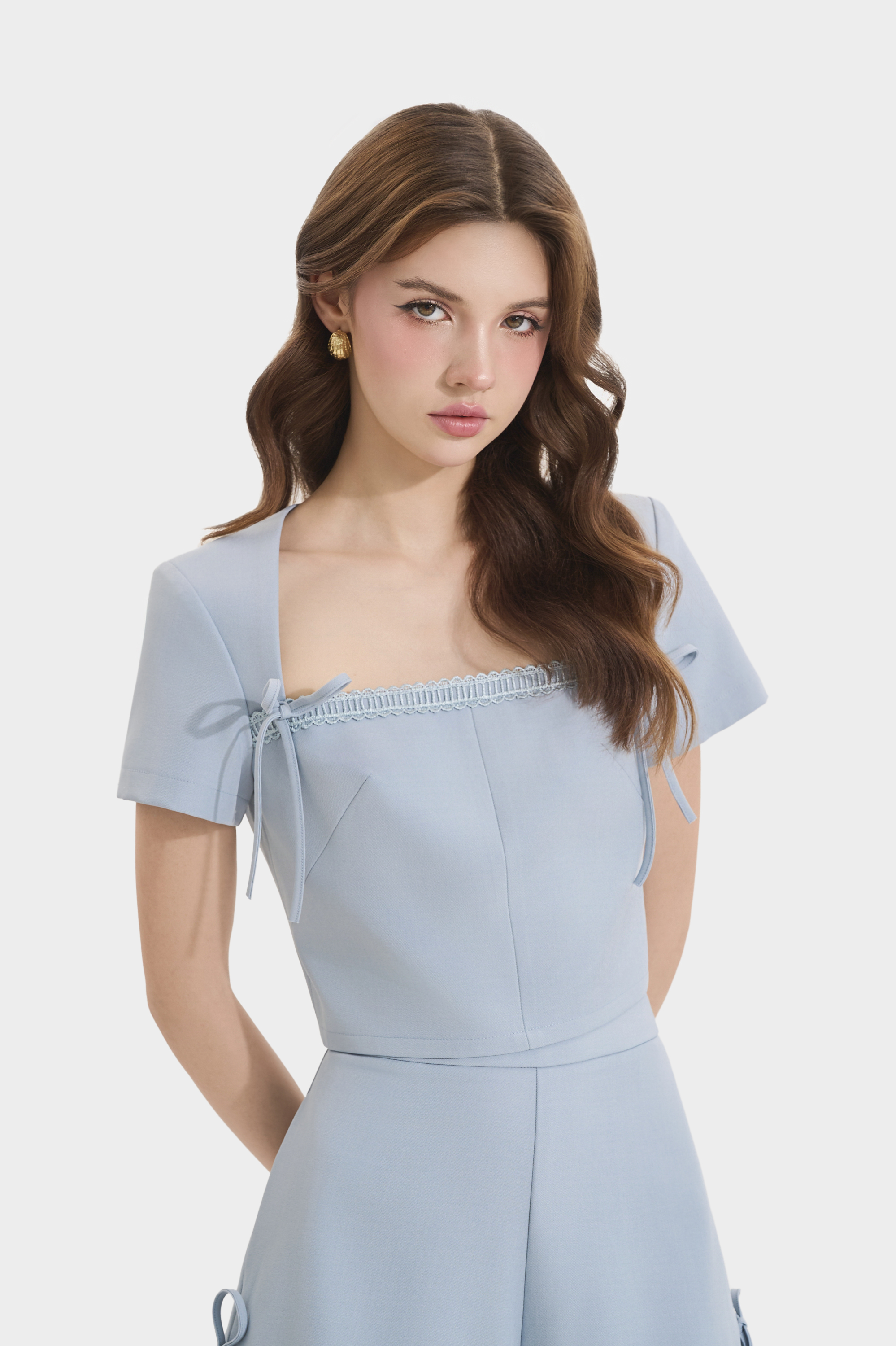 Mô tả Áo Croptop Kiểu Nữ MARC FASHION Tay Ngắn Cổ Vuông Đính 2 Nơ - FASH021125 - 2