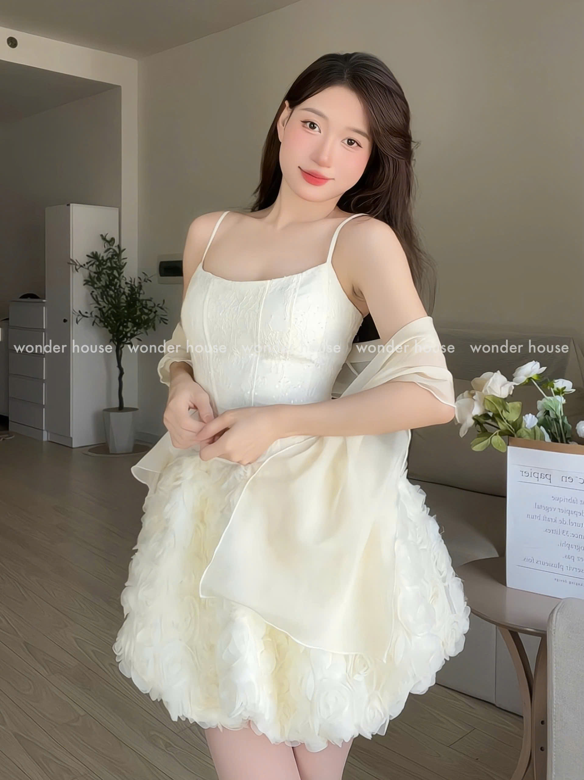 Mô tả Angie Dress Wonderhouse Đầm thiết kế dáng bí chất vải hoa ren họa tiết kim sa dự tiệc, dạo phố sang trọng nữ tính - 1