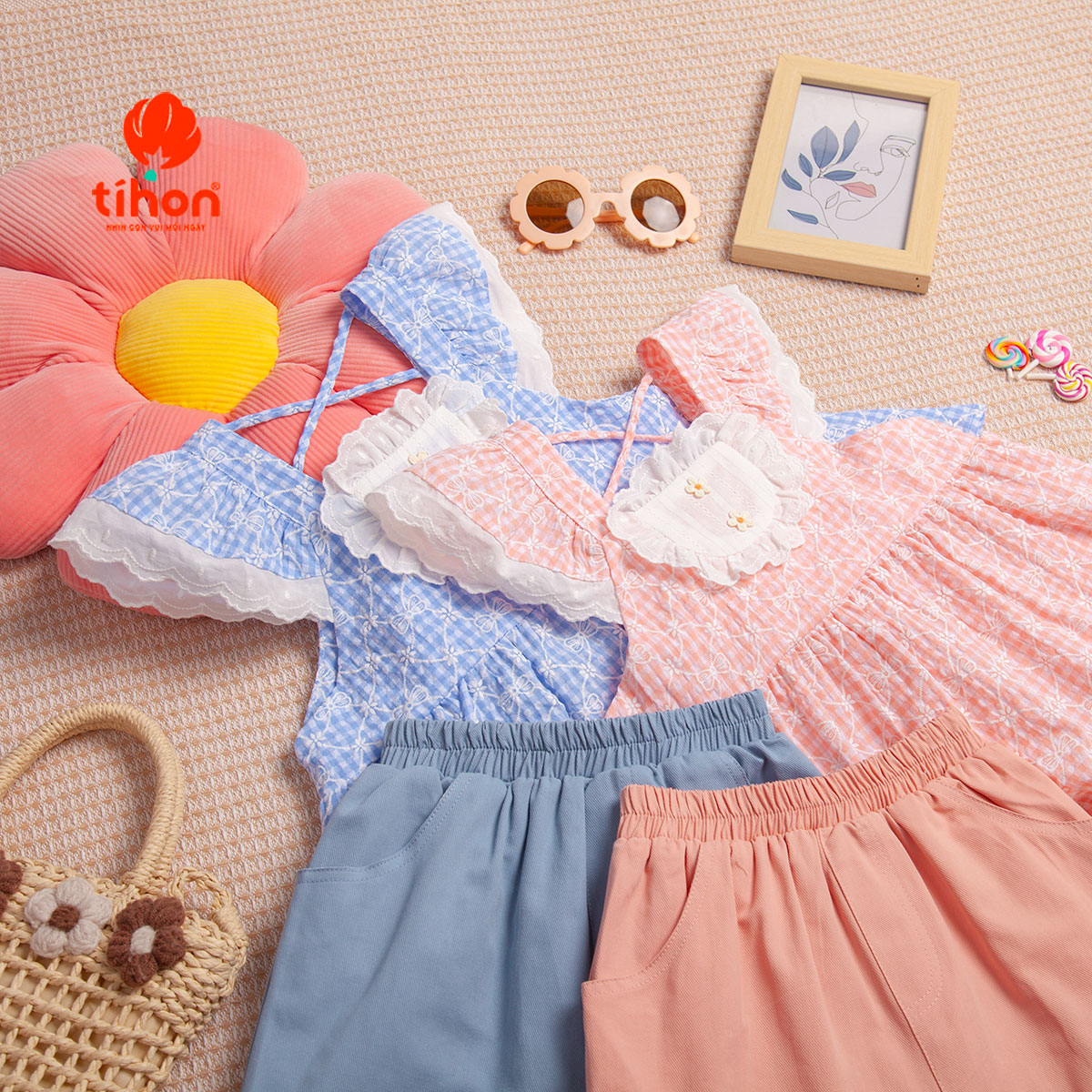 Ảnh chi tiết màu sắc hồng và xanh pastel của set bộ bé gái TIHON