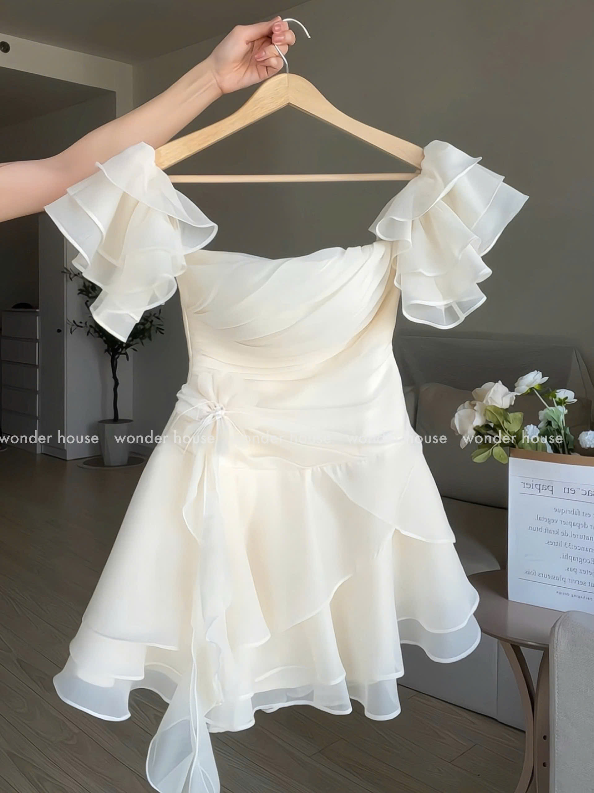 Mô tả Levia Dress Wonderhouse Đầm thiết kế xếp ly dáng xòe tua rua chất vải dày vừa phải dự tiệc, dạo phố nữ tính sang trọng - 1