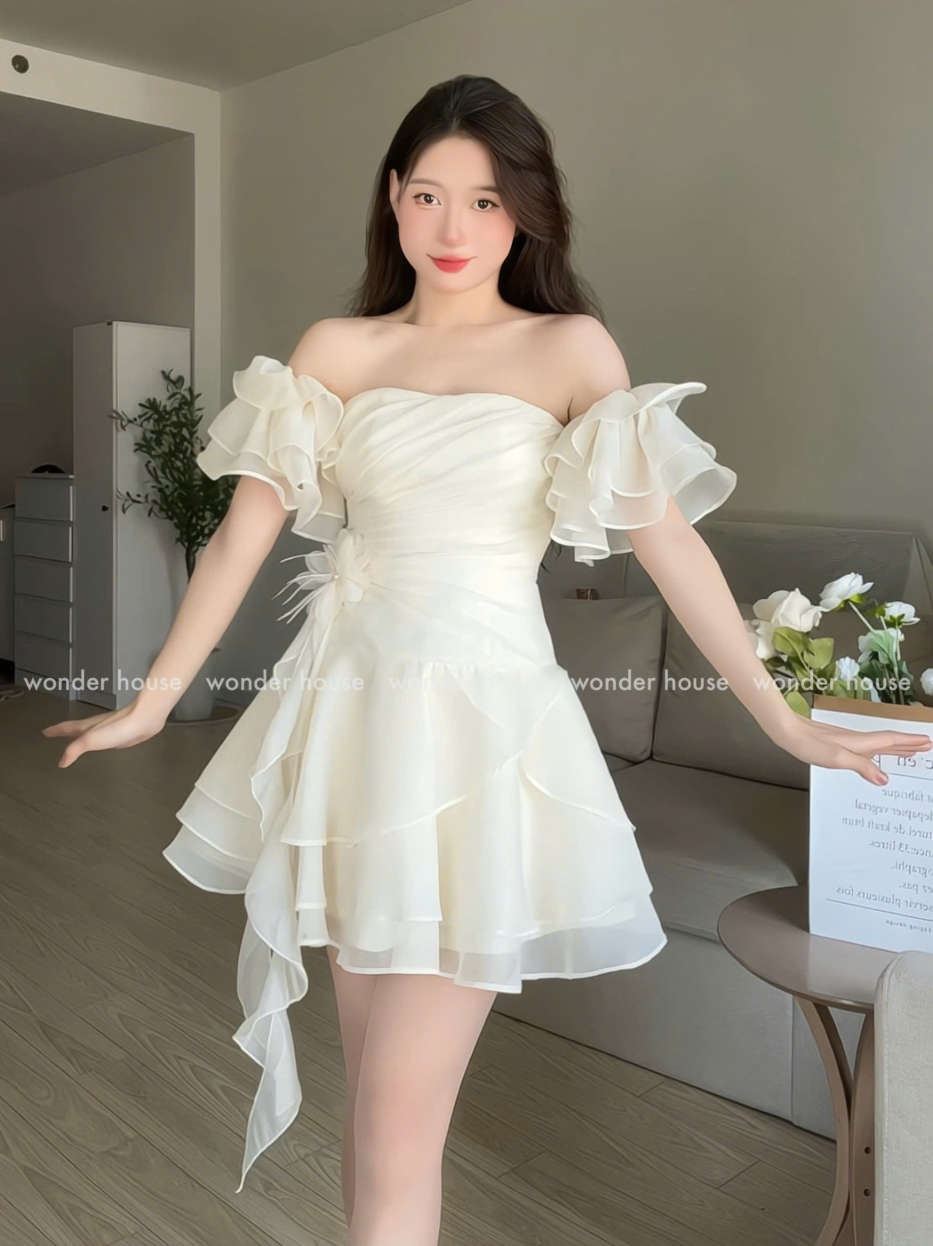 Mô tả Levia Dress Wonderhouse Đầm thiết kế xếp ly dáng xòe tua rua chất vải dày vừa phải dự tiệc, dạo phố nữ tính sang trọng - 3