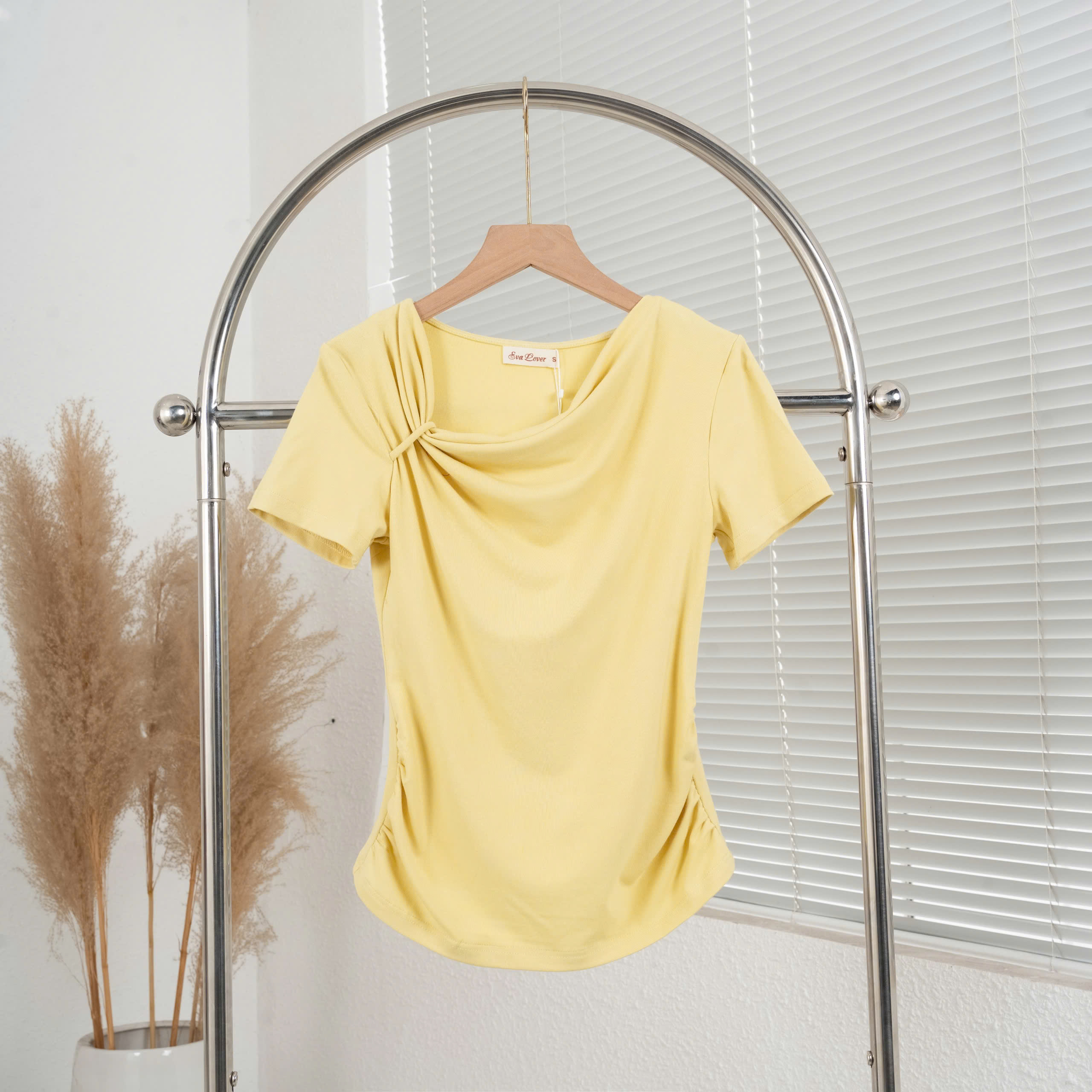 Mô tả Áo Thun Nữ Công Sở Nơ Vai Nhún Sườn Thiết Kế Thanh Lịch 275 | Áo Phông Dáng Ôm Mặc Đi Làm, Đi Chơi - 1