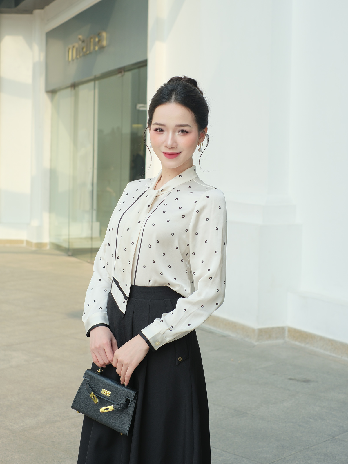 Mô tả Áo Sơ Mi Lụa Dáng Suông Áo Sơ Mi Công Sở Nữ Phối Nơ Thanh Lịch LAMER L61H25Q007 - 3