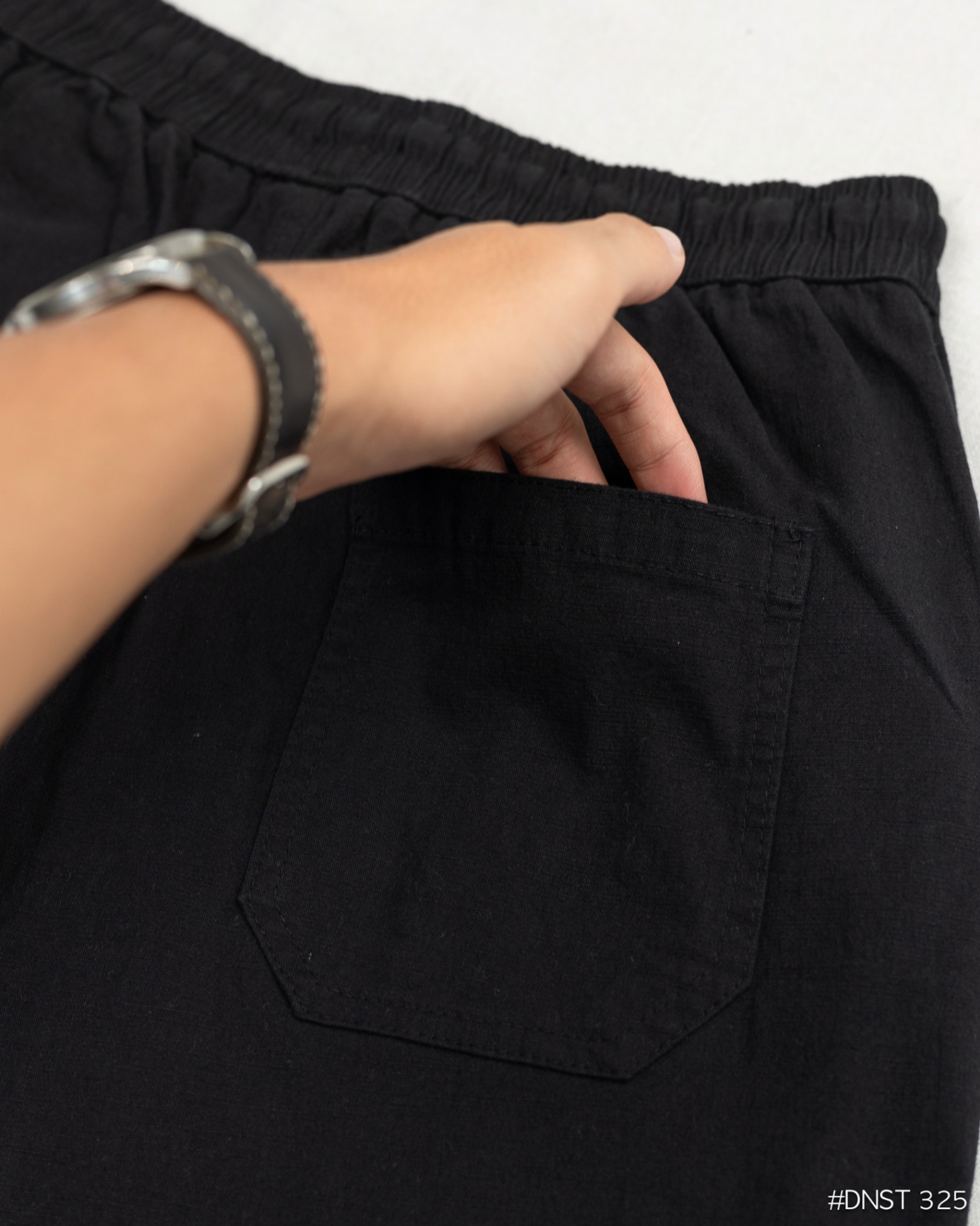 Mô tả Quần short đũi trơn ngắn DNST 325, form suông, chất linen - 5