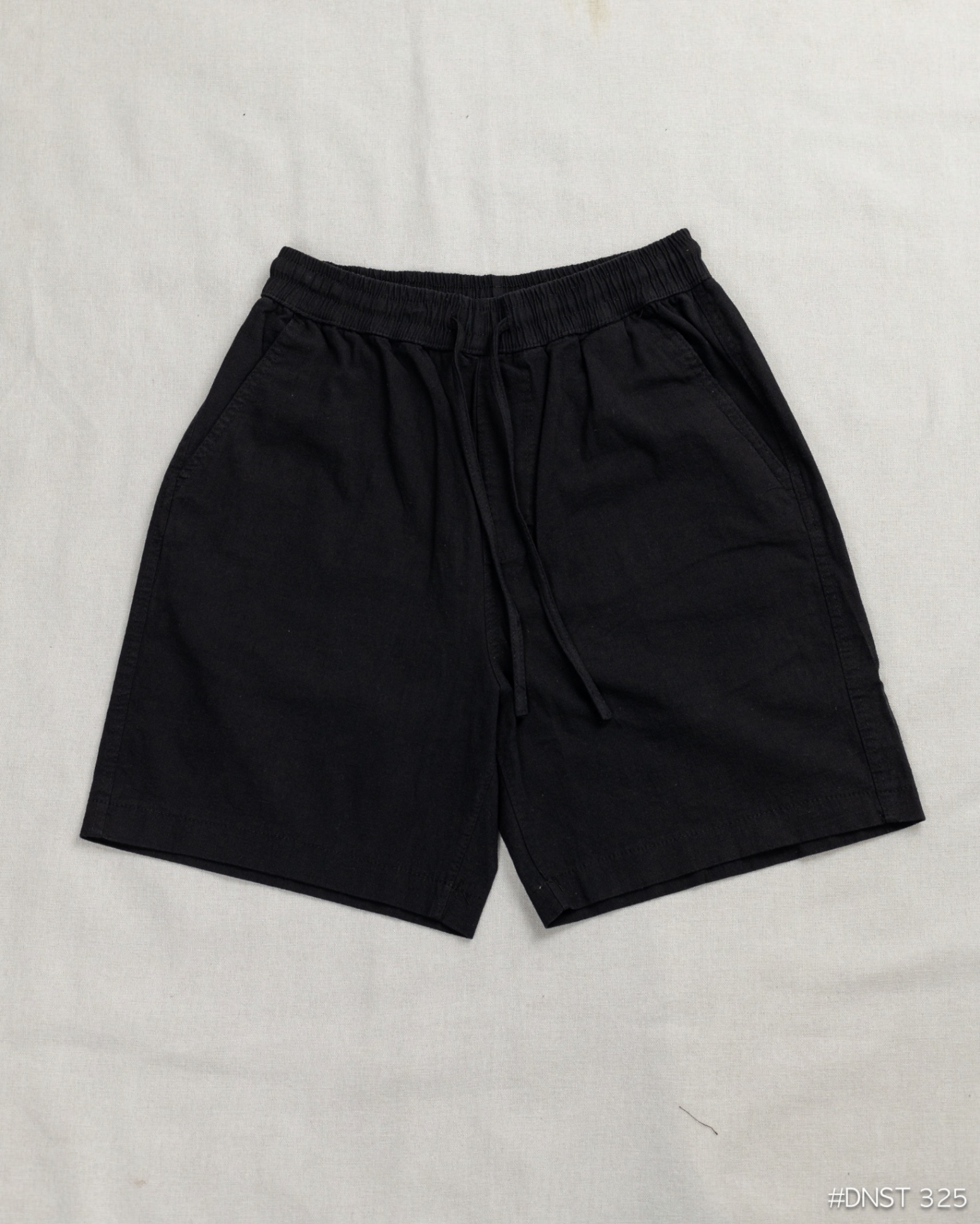 Mô tả Quần short đũi trơn ngắn DNST 325, form suông, chất linen - 9