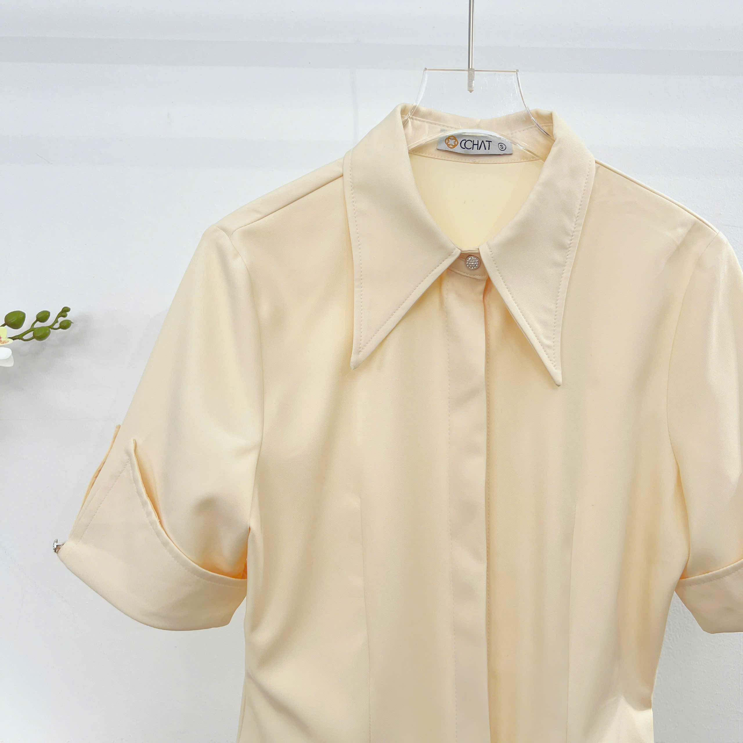 Mô tả Áo Sơ Mi Nữ 𝐂𝐂𝐇𝐀𝐓 Dáng Ôm Elie Trang Trí Nơ Tay Chất Liệu Mango Mềm Mịn 94SNE2001ST - 5