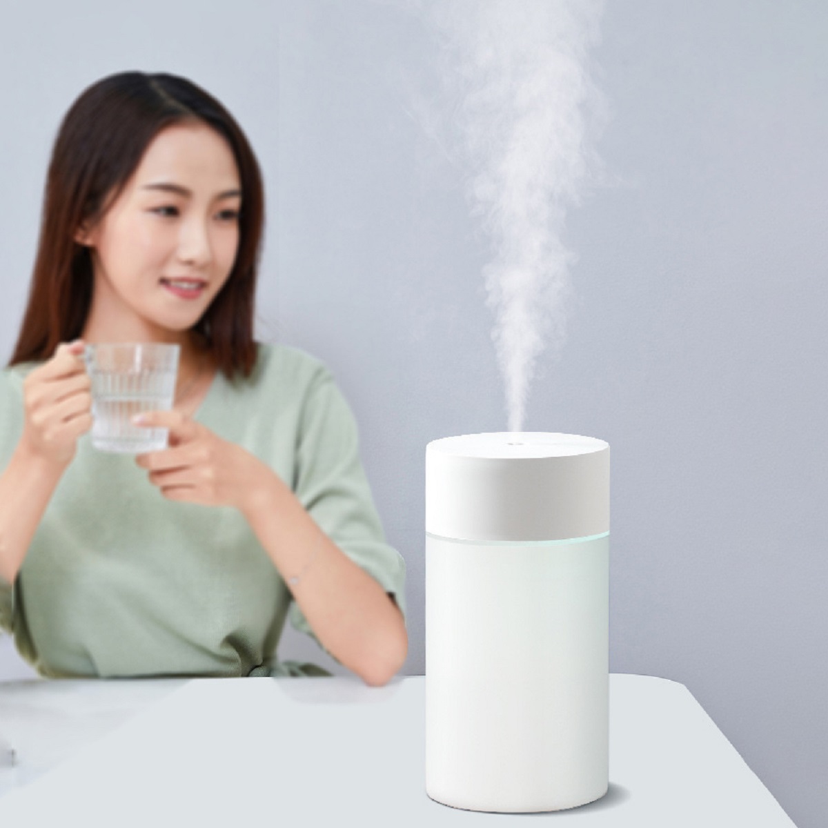 Mô tả Máy phun sương tạo ẩm cầm tay Fujihome HM01 thiết kế hình trụ , nhỏ gọn vừa lòng bàn tay - 1