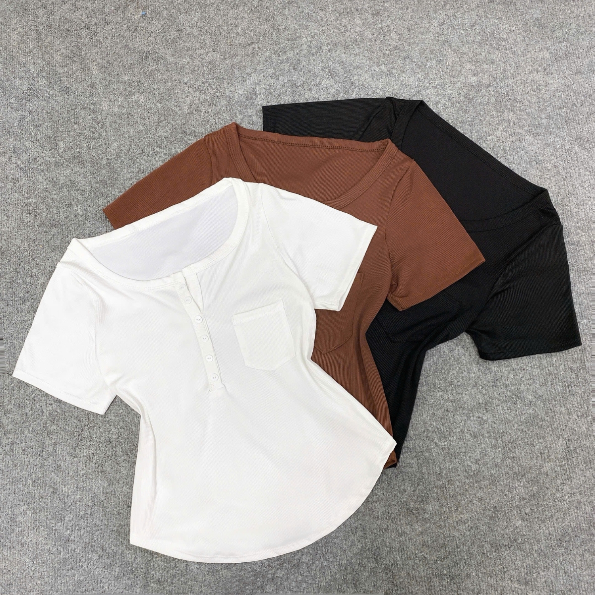 Mô tả Áo Thun Bigsize Nữ Co Giãn Vải Tăm Gân Dáng Vừa Có Túi Nhỏ Trước Cá Tính Cổ Cúc Basic A274 - 4