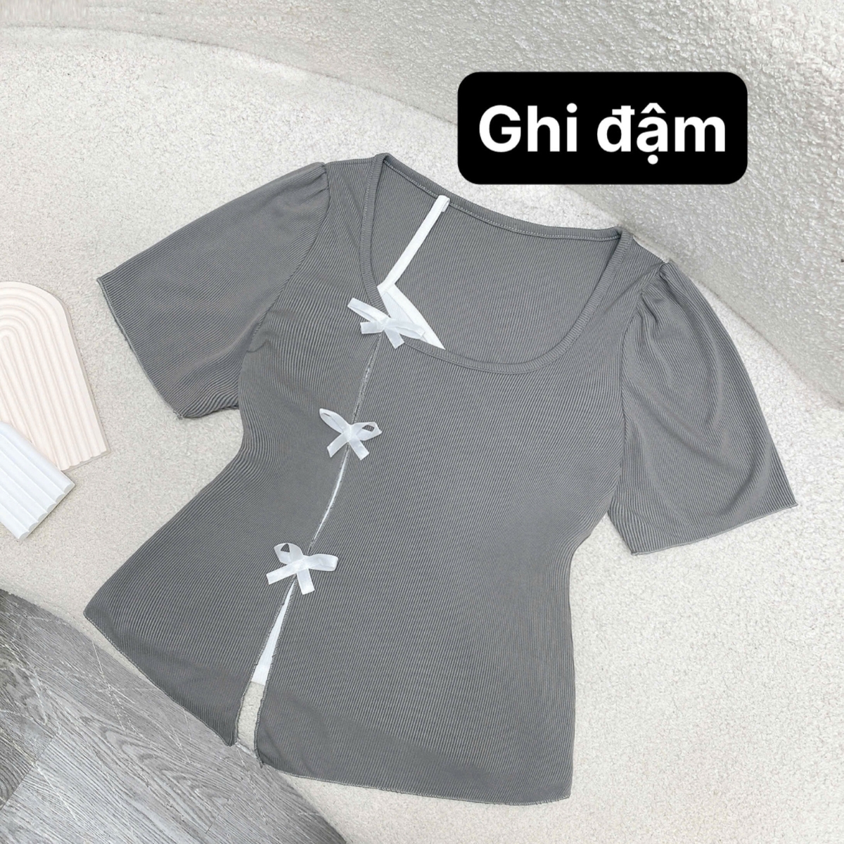 Mô tả Áo Thun Kiểu Bigsize Nữ Cổ Tìm Xẻ Tà Phối Nơ Cách Điệu Vải Gân Tăm Co Giãn 55-92kg A273 - 3